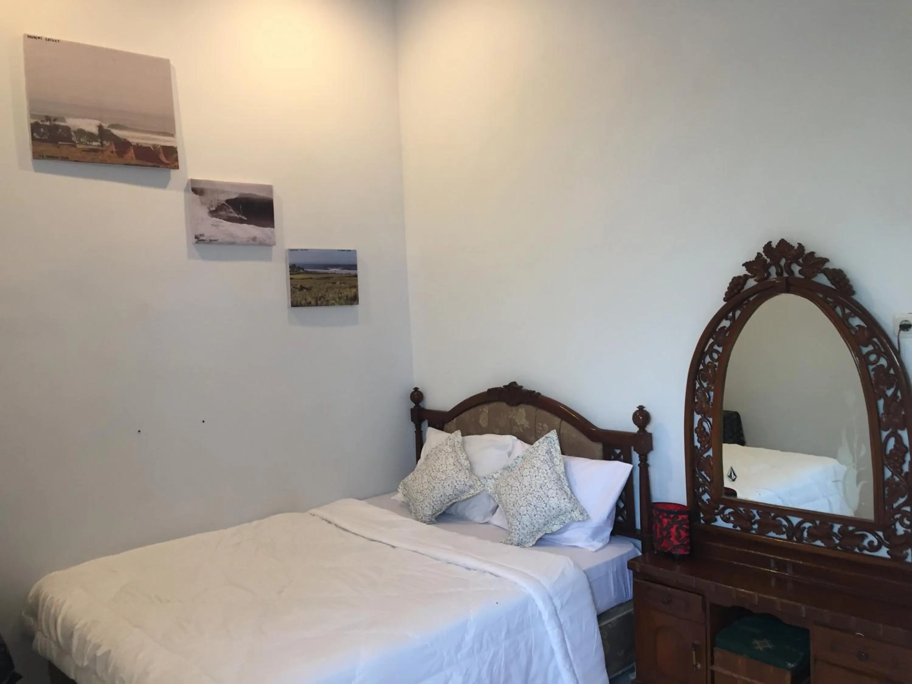 Photo of the whole room, Bed in Medewi Secret SurfCamp