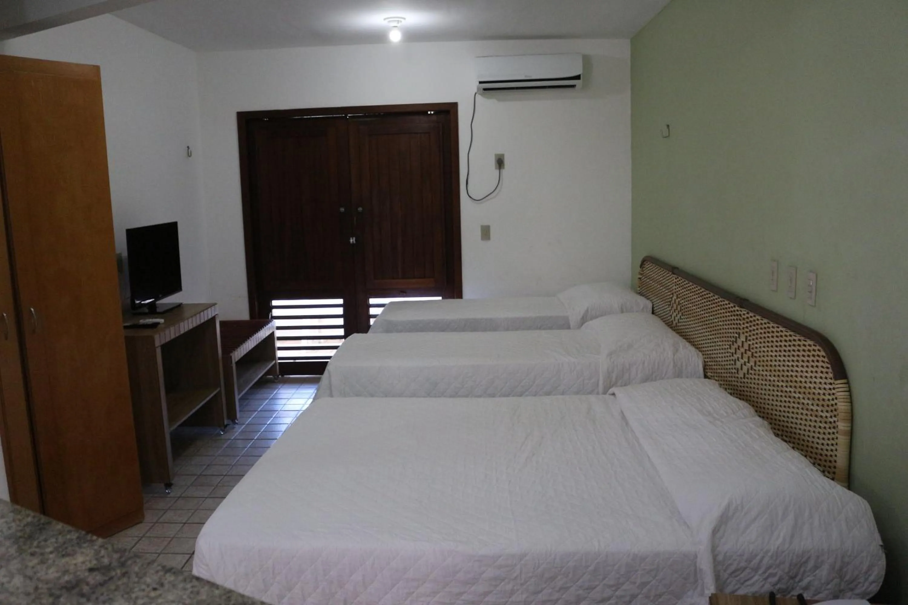Photo of the whole room, Bed in Marambaia Apart Hotel