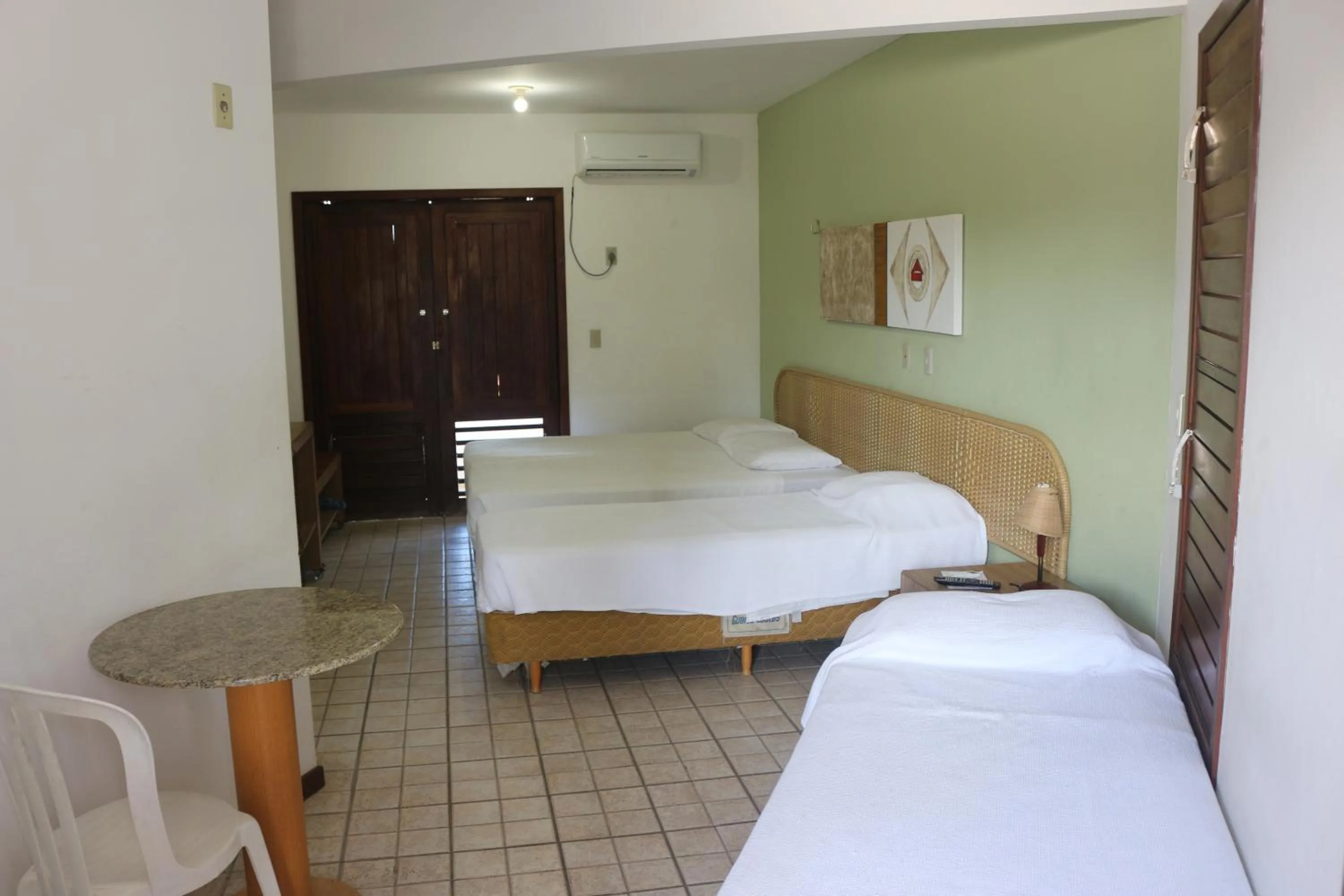 Photo of the whole room, Bed in Marambaia Apart Hotel