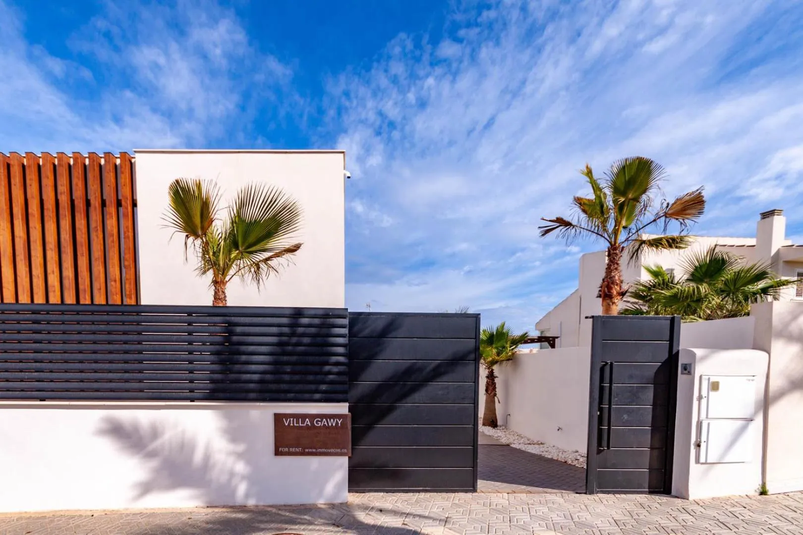 Property building in Inmovecos Villa Gawy