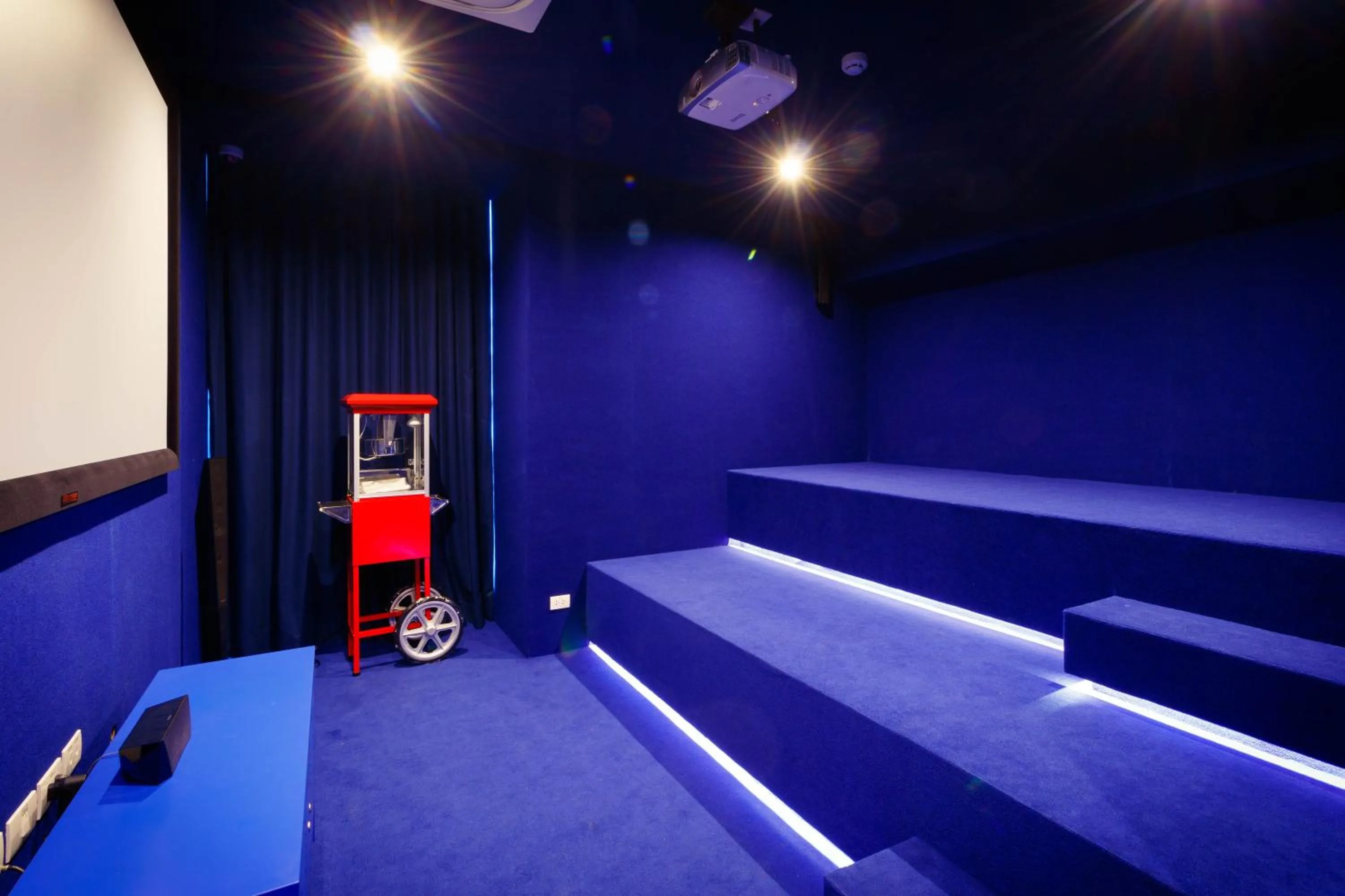 Area and facilities in Klub Hotel Bangkok