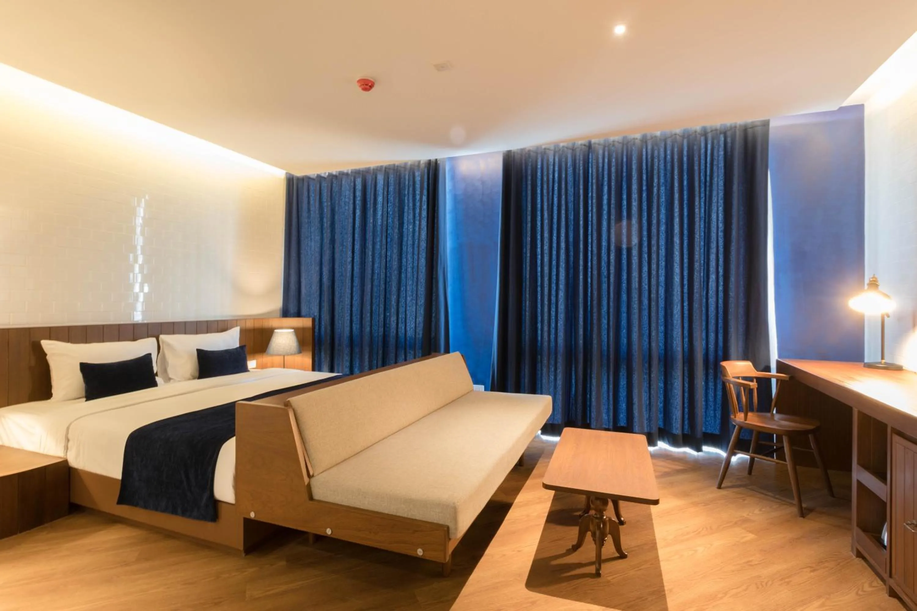 Photo of the whole room, Bed in Klub Hotel Bangkok