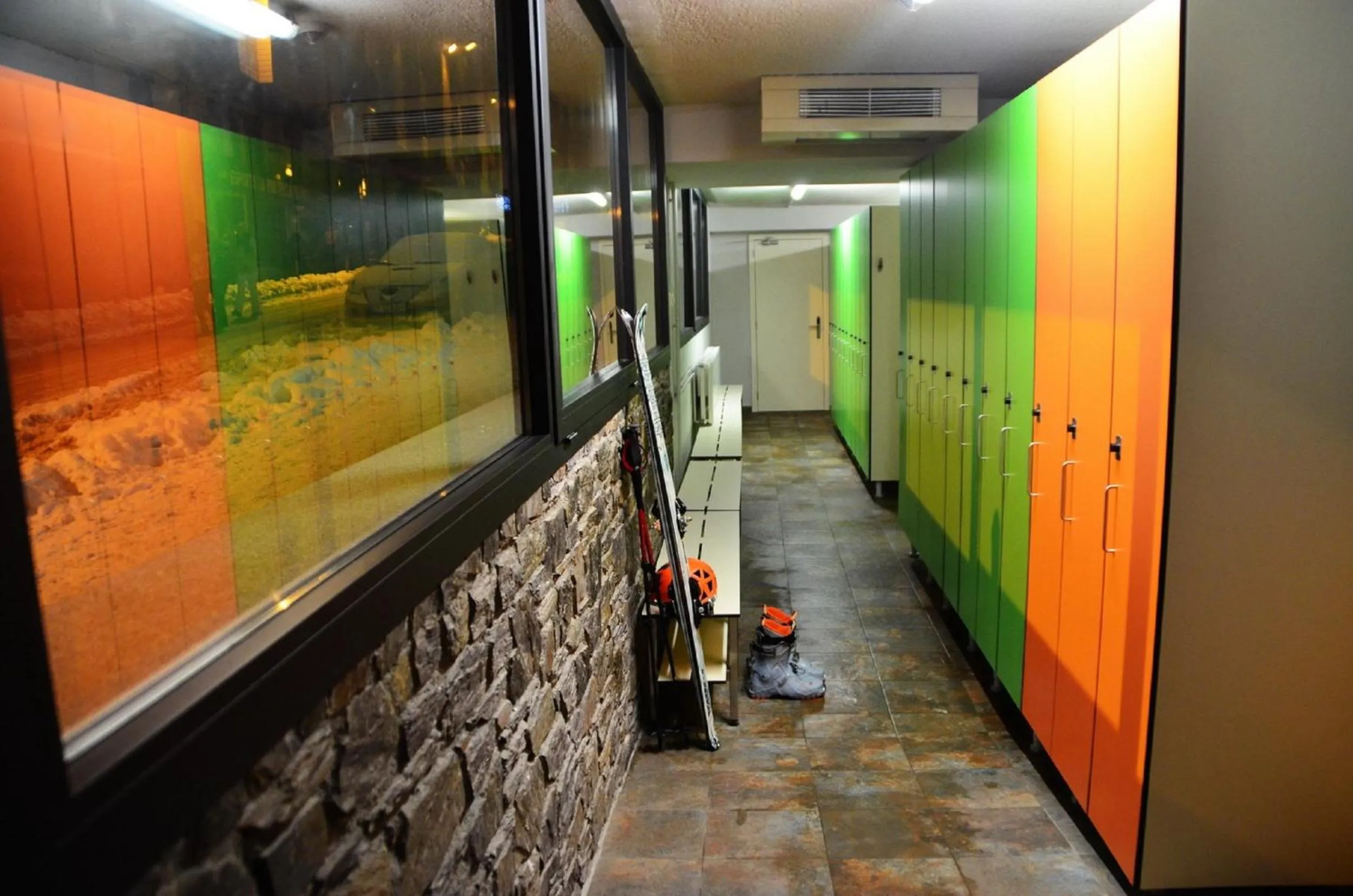 Skiing in Hotel Cristina