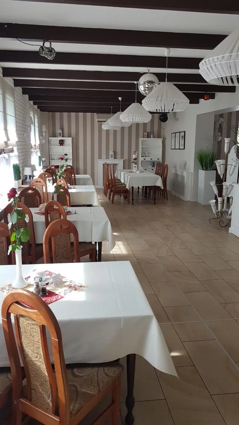Restaurant/places to eat in Restauracja i Noclegi Pod Sikorką