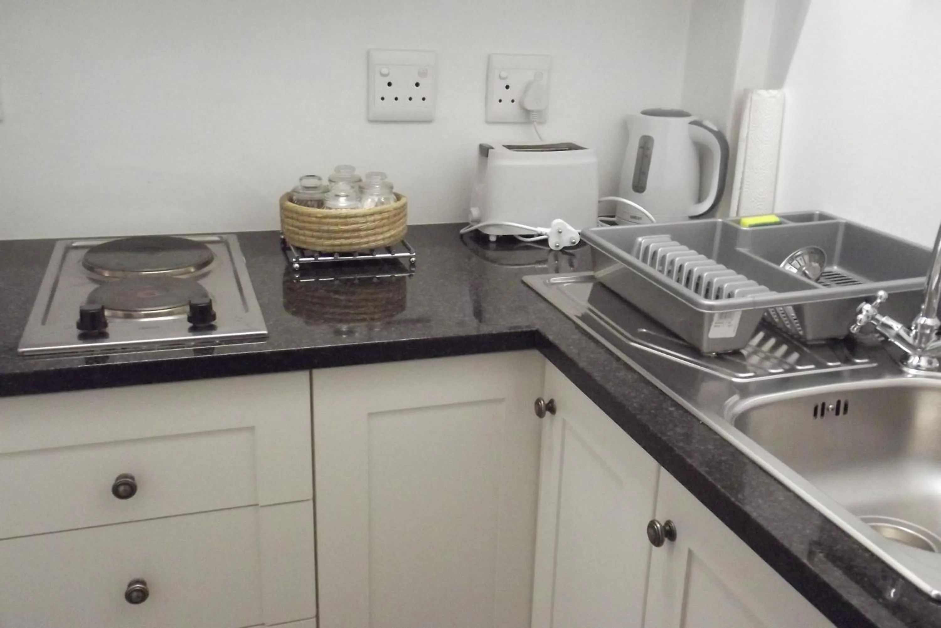 Kitchen or kitchenette in Eastcliff Cottage