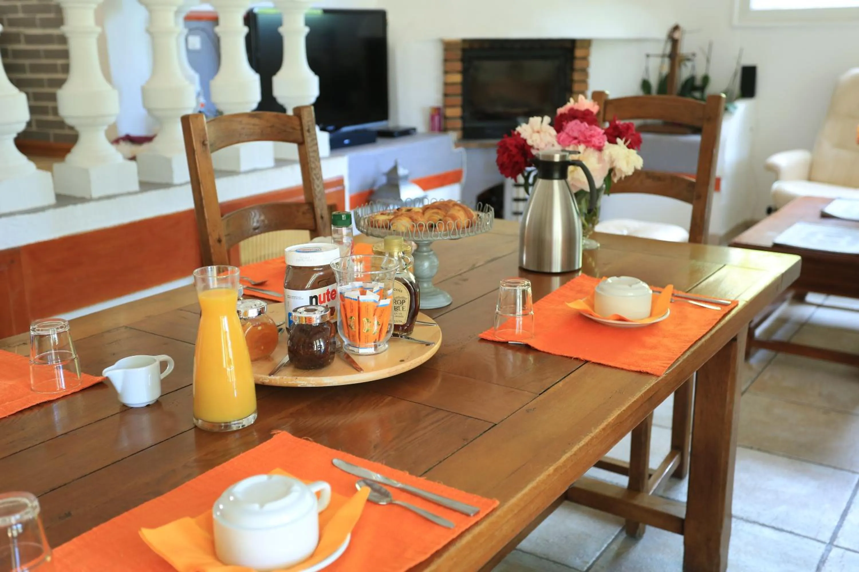 Food and drinks in Villa Regain Chambres et table d'hôtes