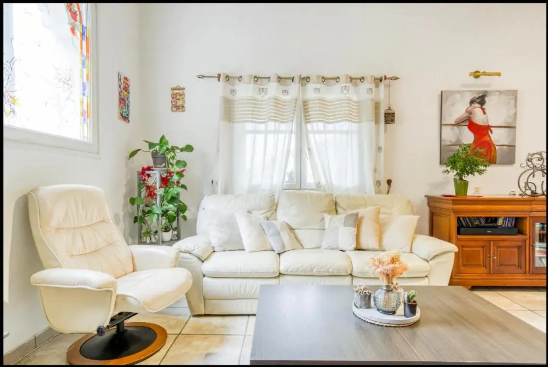 Property building in Villa Regain Chambres et table d'hôtes