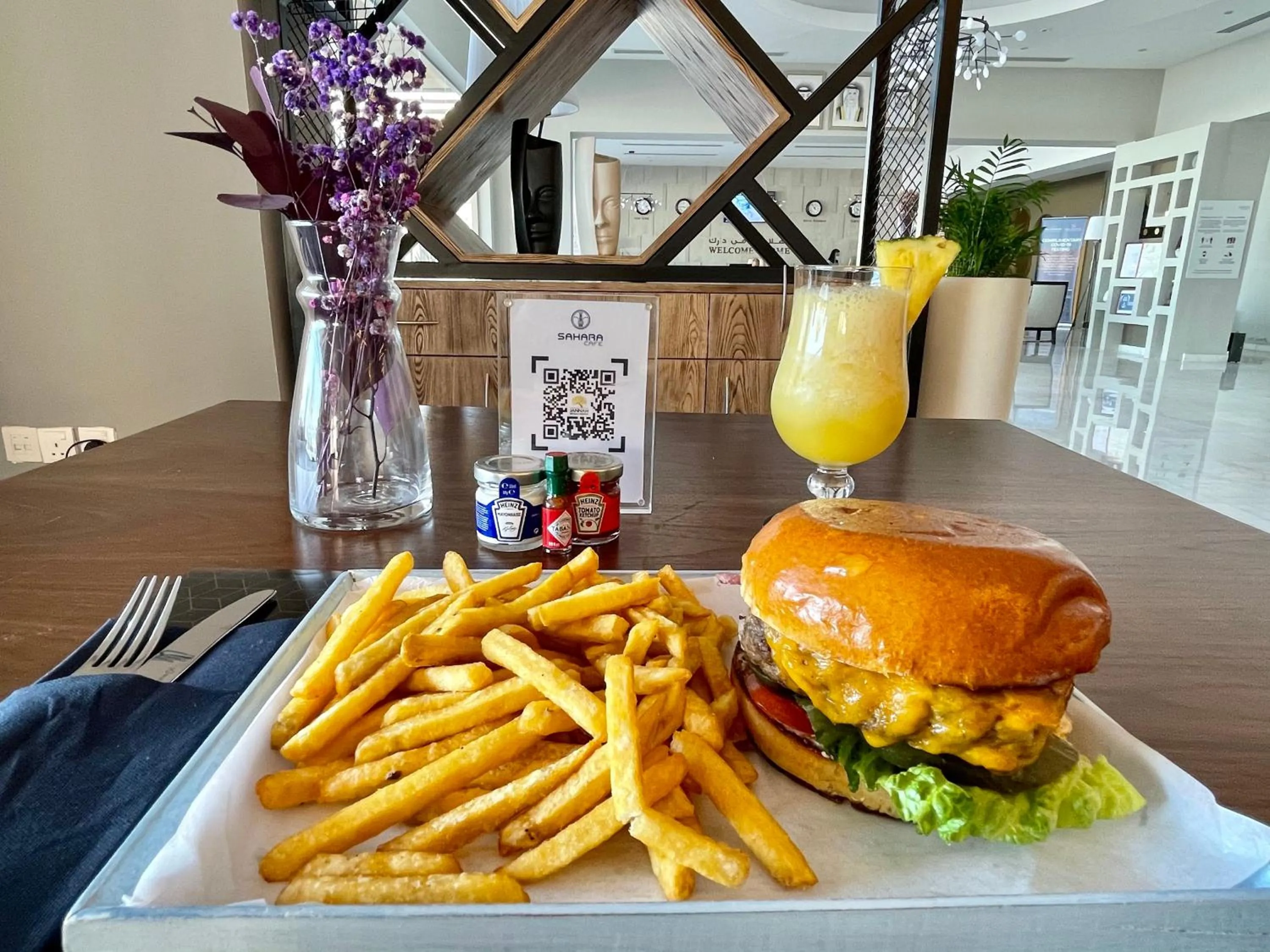 Restaurant/places to eat in Jannah Hotel Apartments & Villas