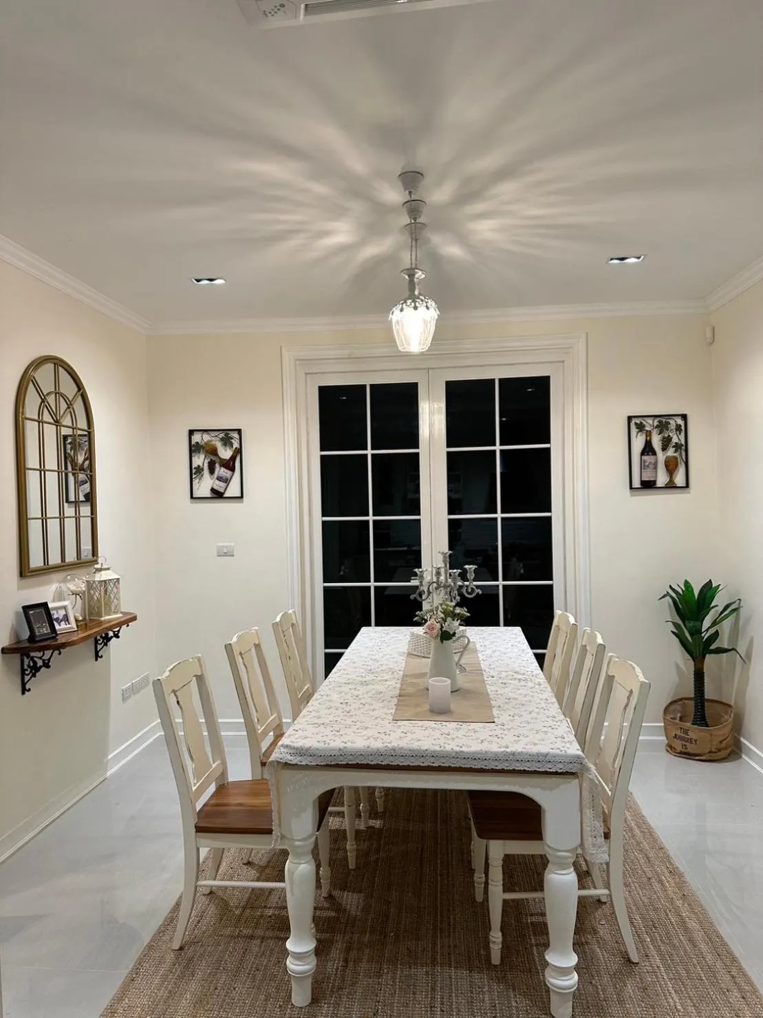 Restaurant/places to eat in Misty English Cottage