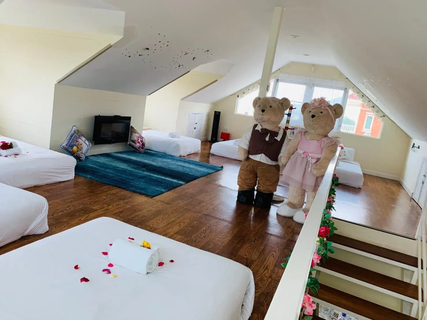 Bed in Misty English Cottage Bed in Misty English Cottage