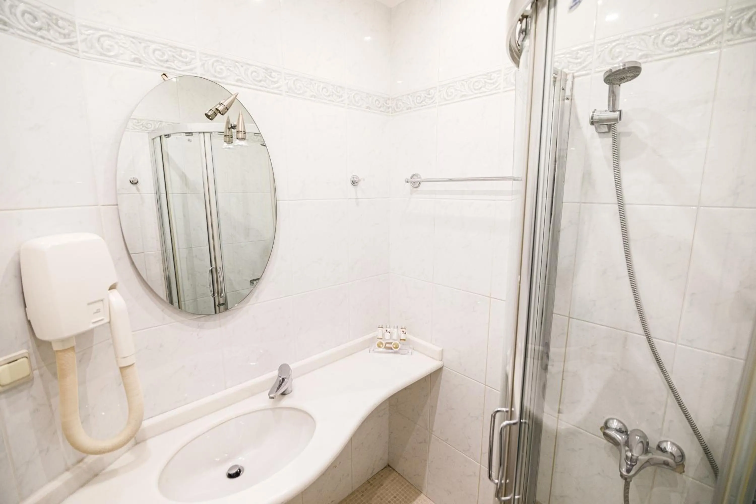 Bathroom in Palaiologos Luxury City Hotel