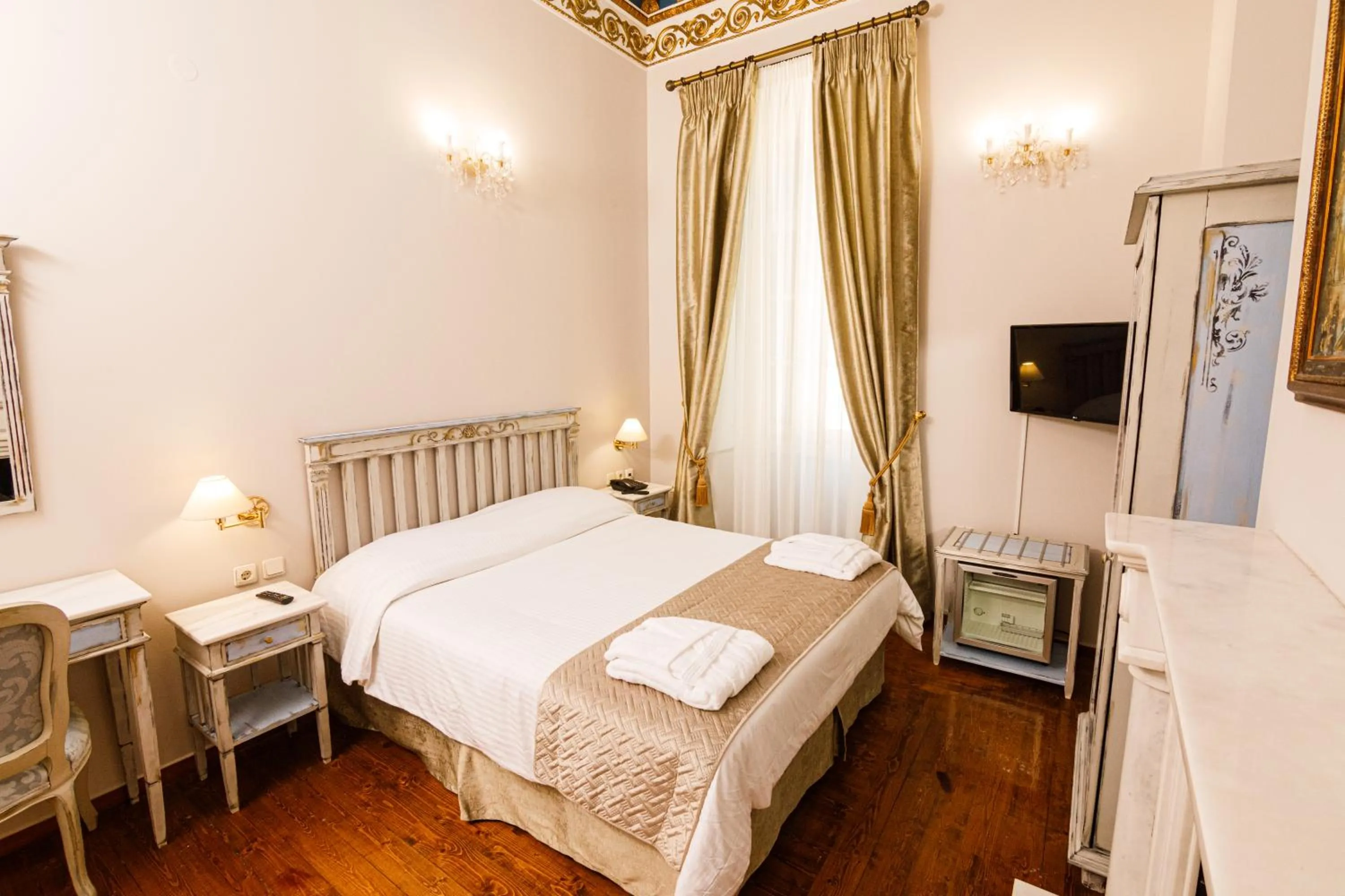 Bedroom, Bed in Palaiologos Luxury City Hotel