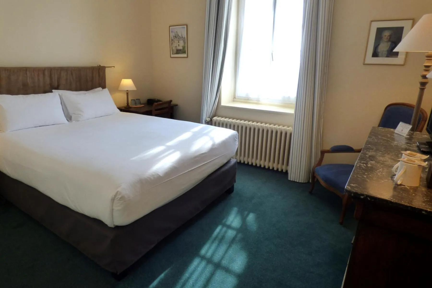 Photo of the whole room, Bed in Hôtel La Tonnellerie