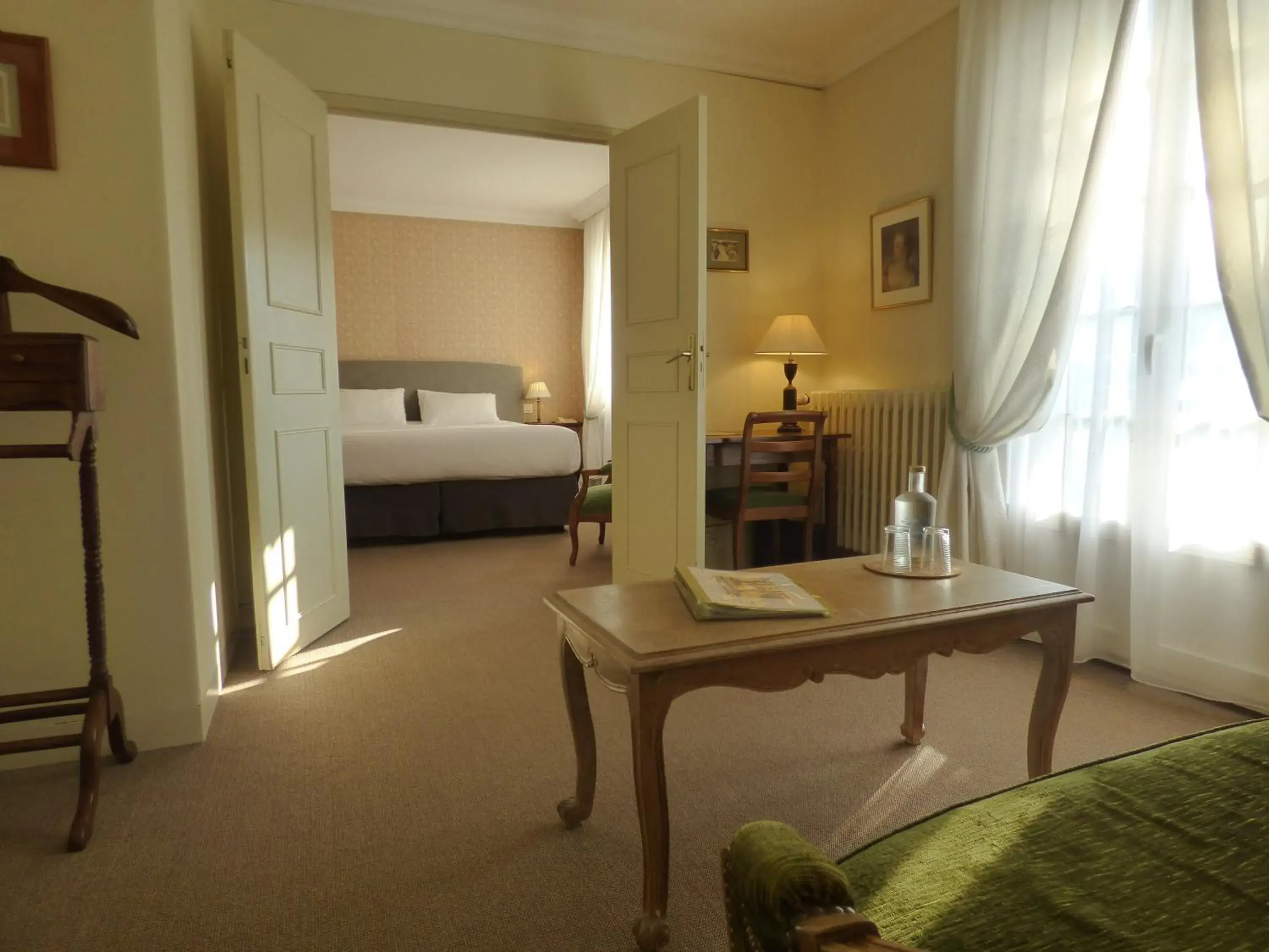 Property building, Bed in Hôtel La Tonnellerie Property building, Bed in Hôtel La Tonnellerie