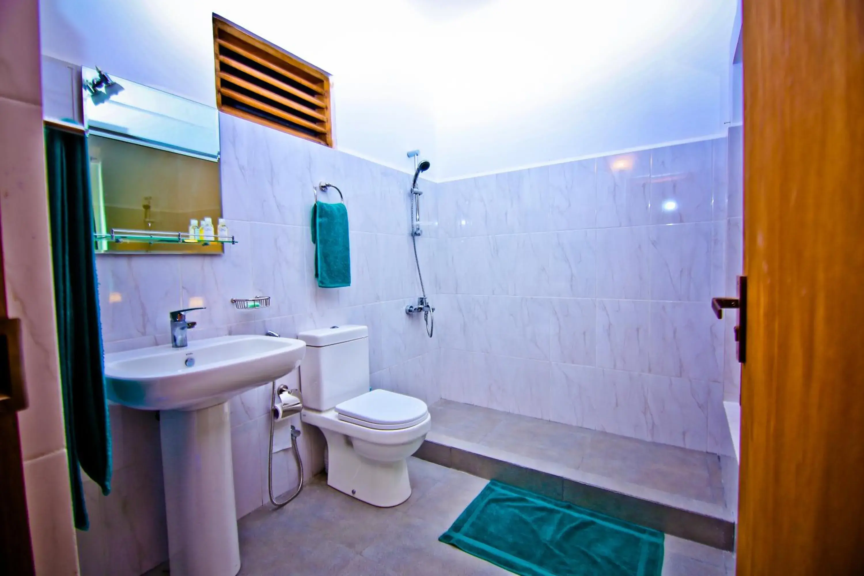 King Room with Mountain View in Ella Alpine Resort King Room with Mountain View in Ella Alpine Resort