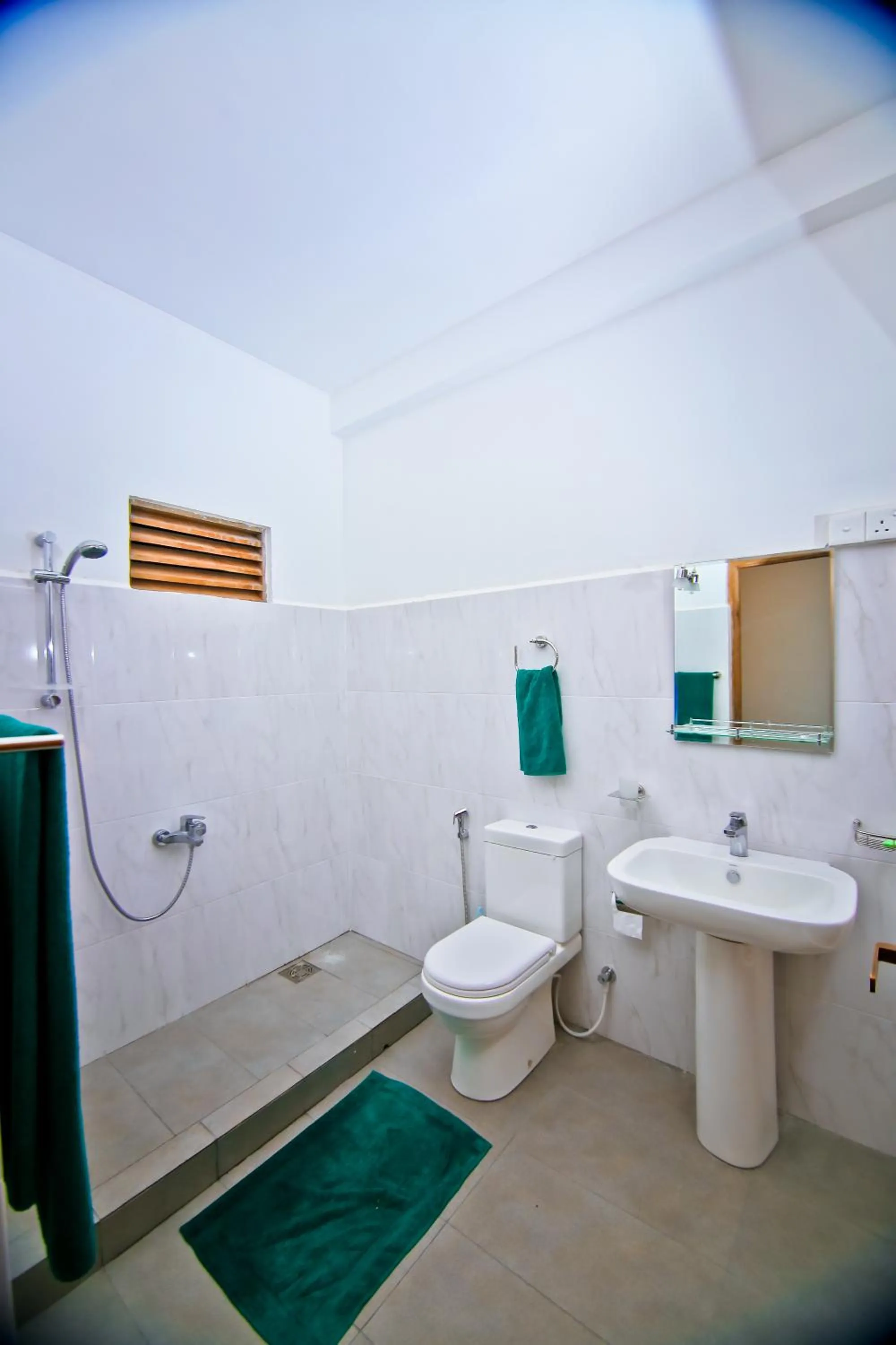 Toilet in Ella Alpine Resort