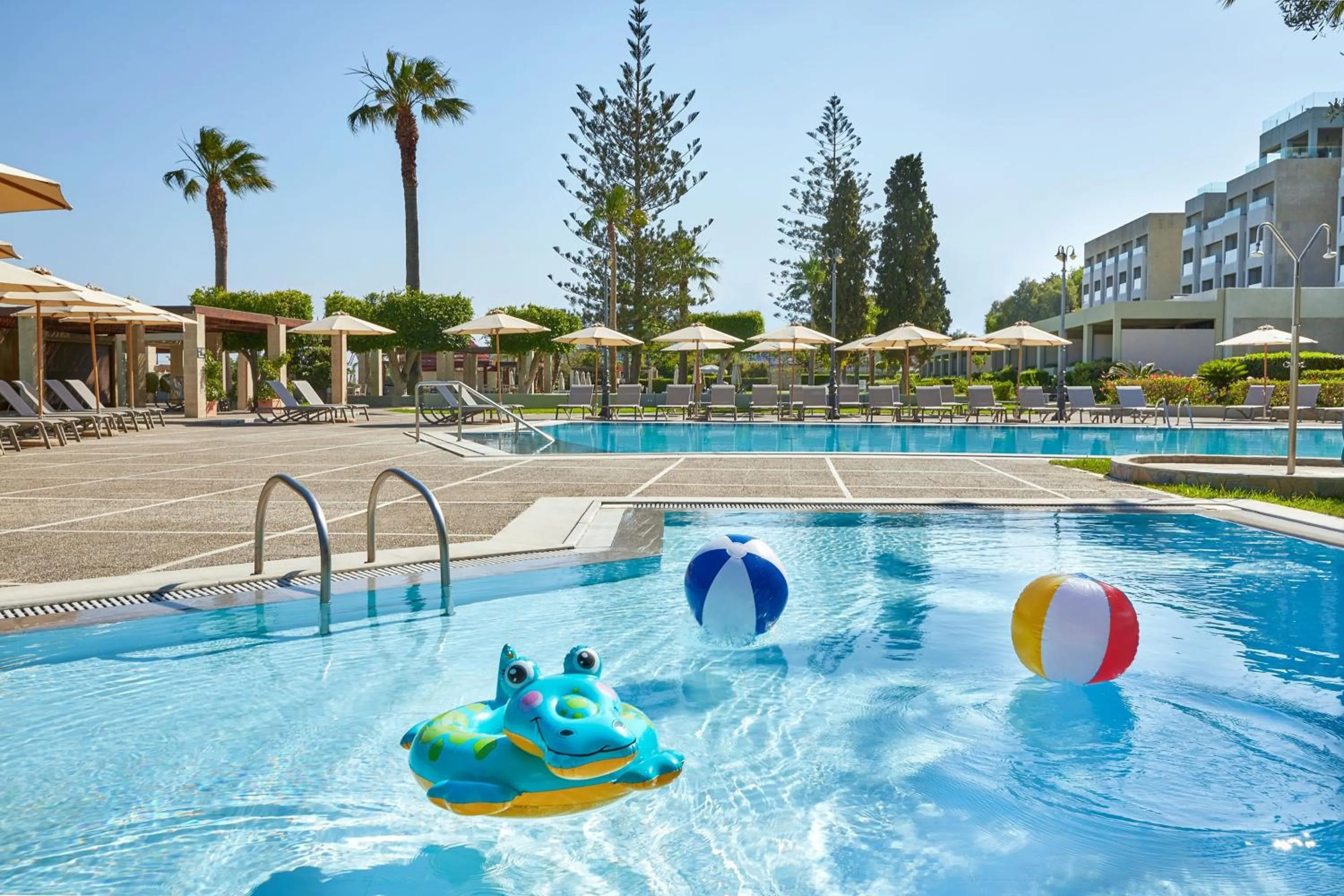 Swimming pool in Sheraton Rhodes Resort