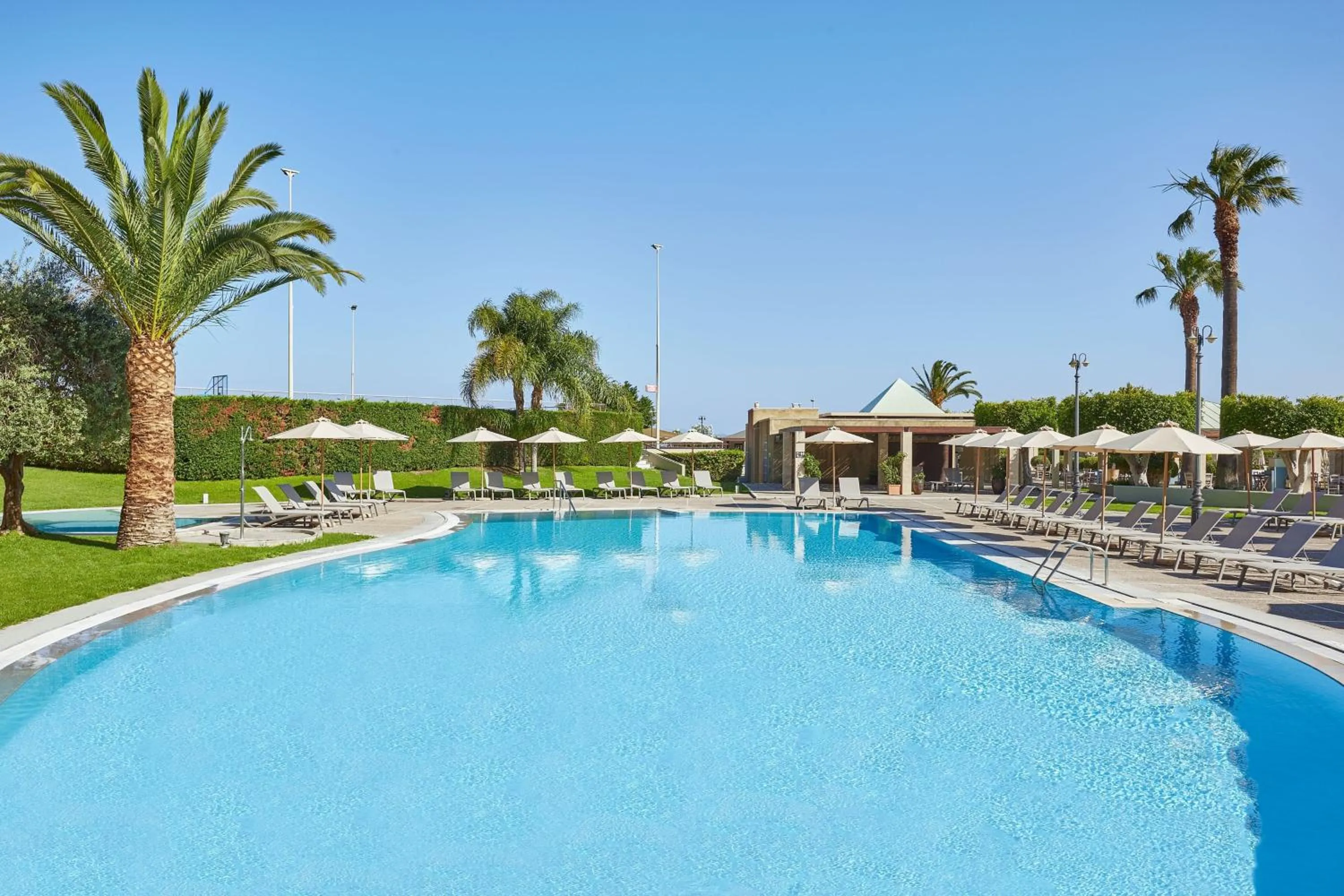 Swimming pool in Sheraton Rhodes Resort