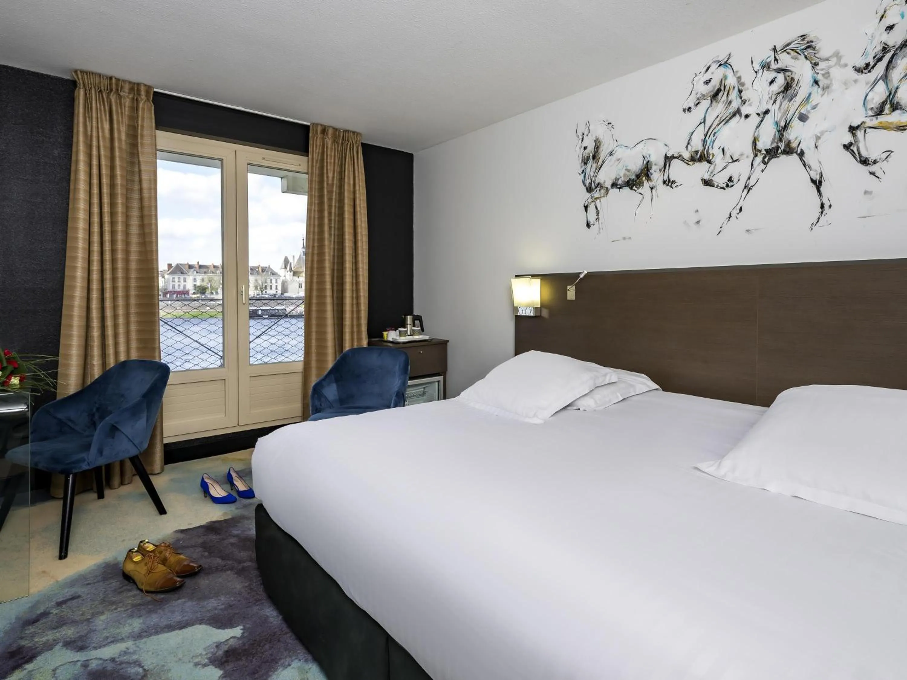 Bedroom, Bed in Mercure Bords de Loire Saumur