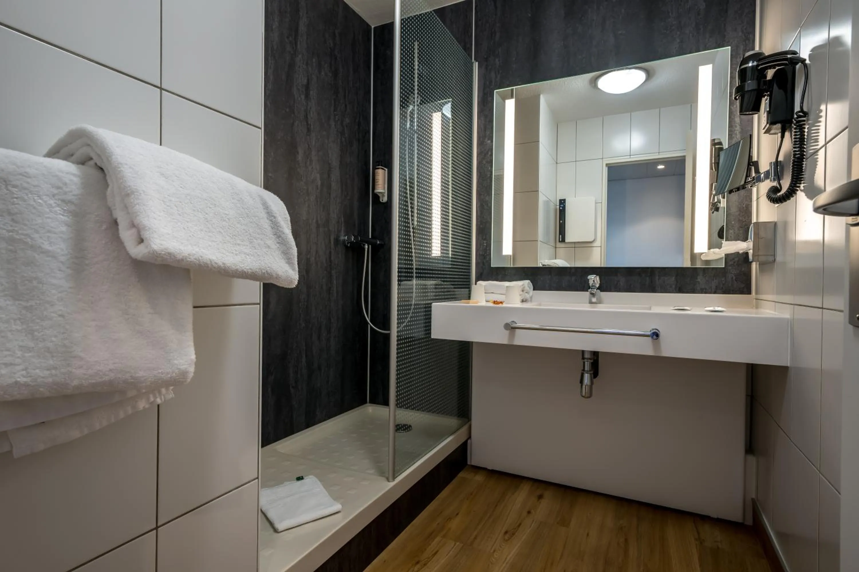 Bathroom in Mercure Bords de Loire Saumur