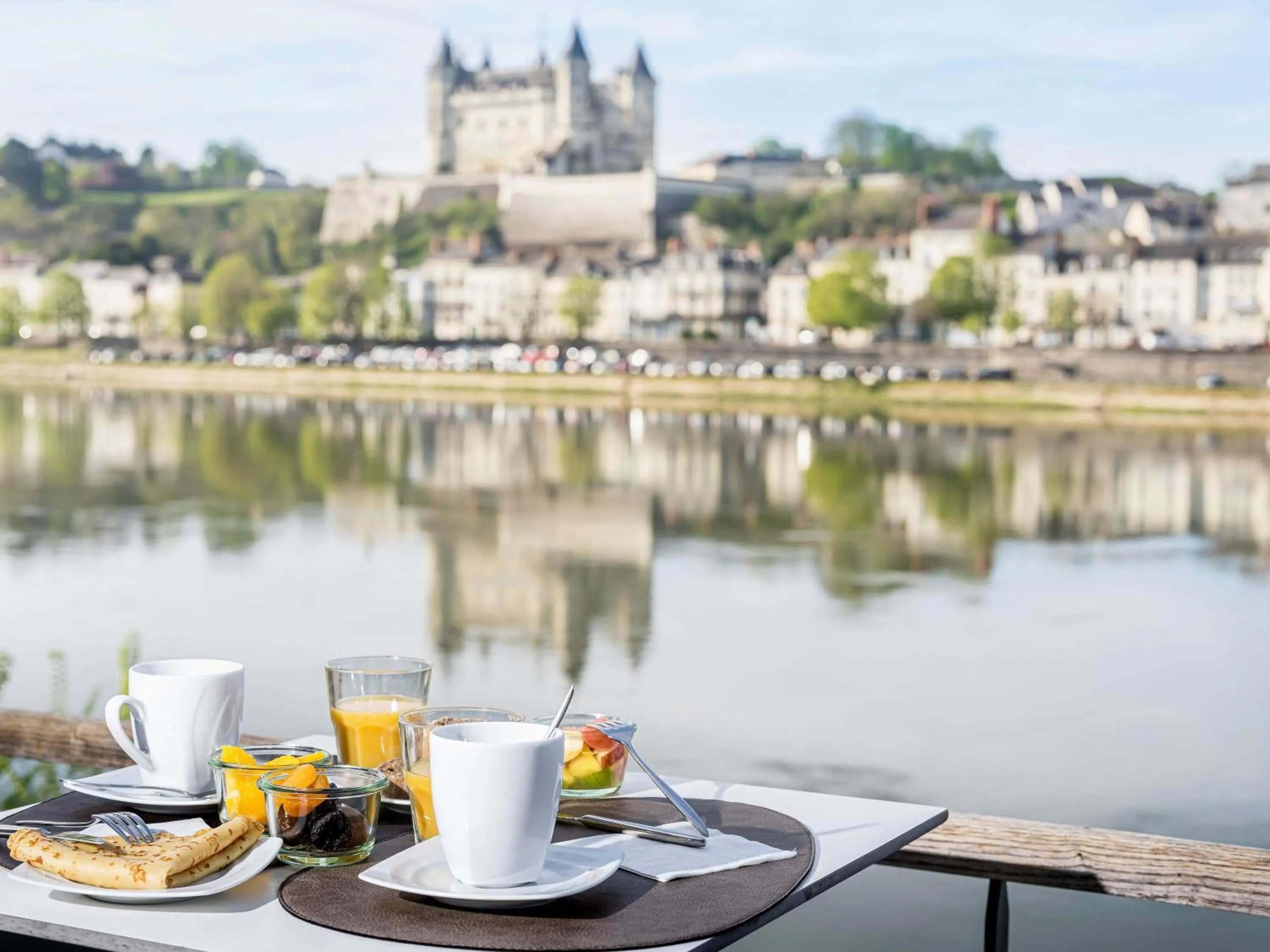 Lounge or bar in Mercure Bords de Loire Saumur