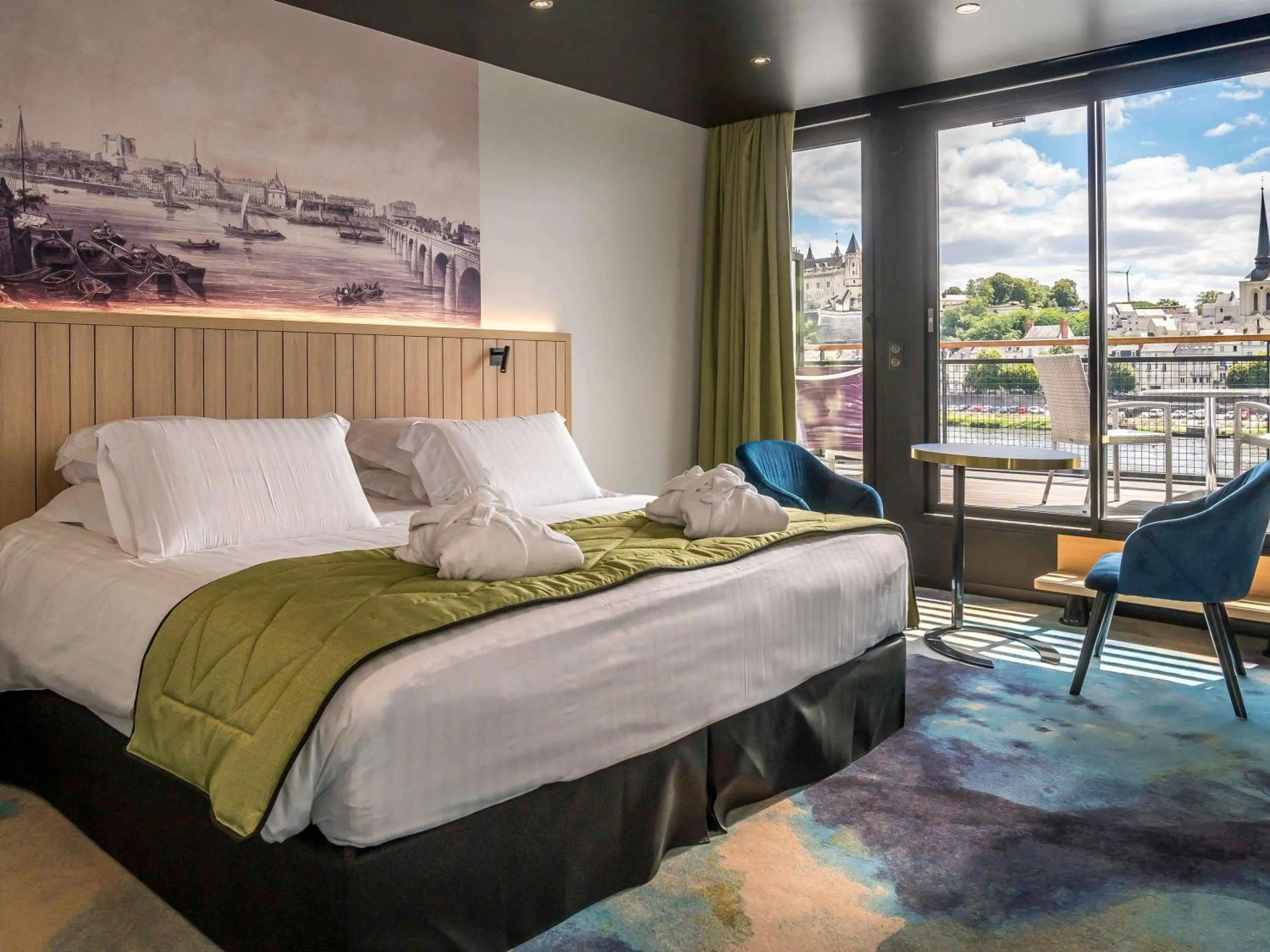 Bedroom, Bed in Mercure Bords de Loire Saumur