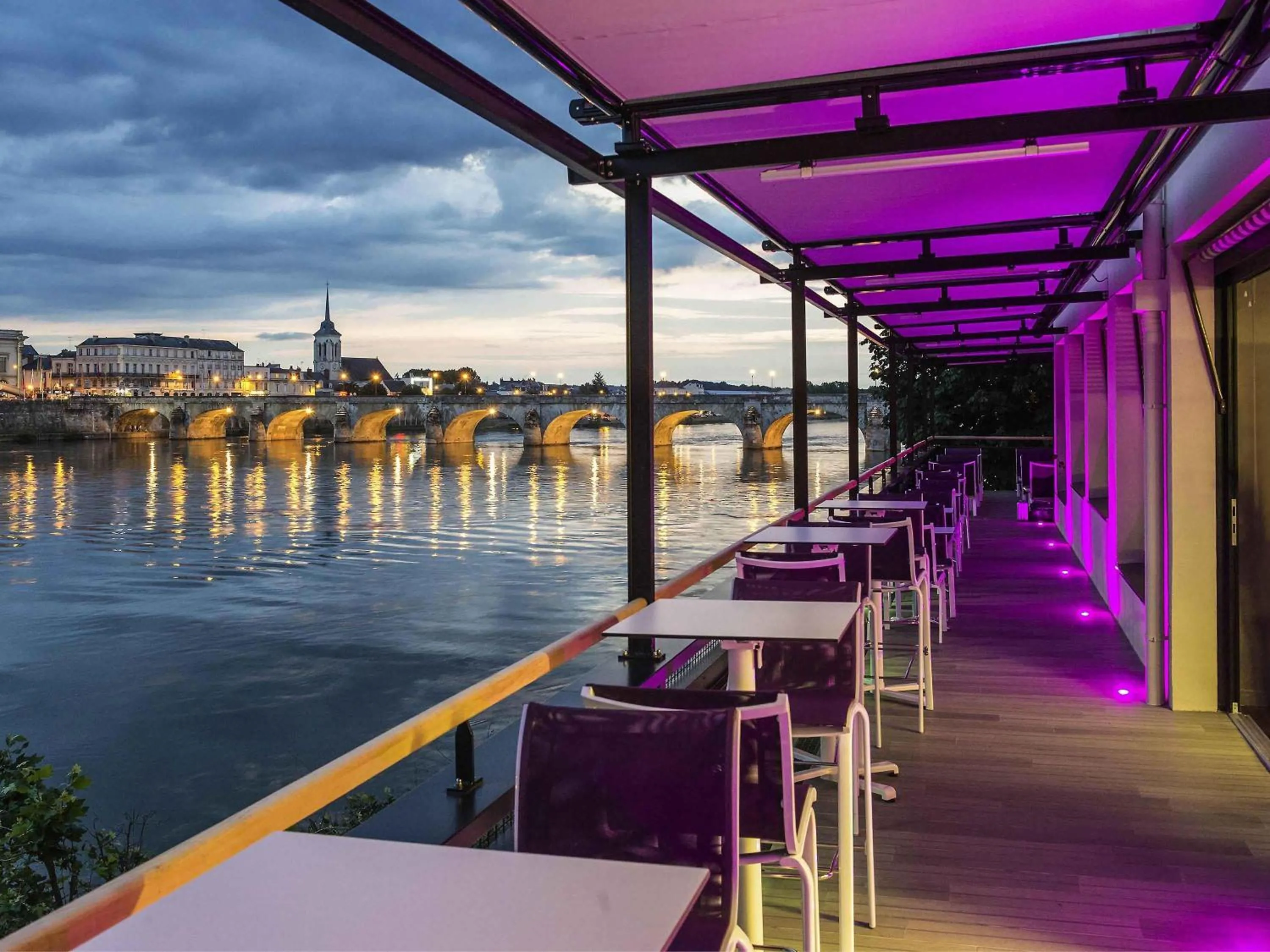 Lounge or bar in Mercure Bords de Loire Saumur
