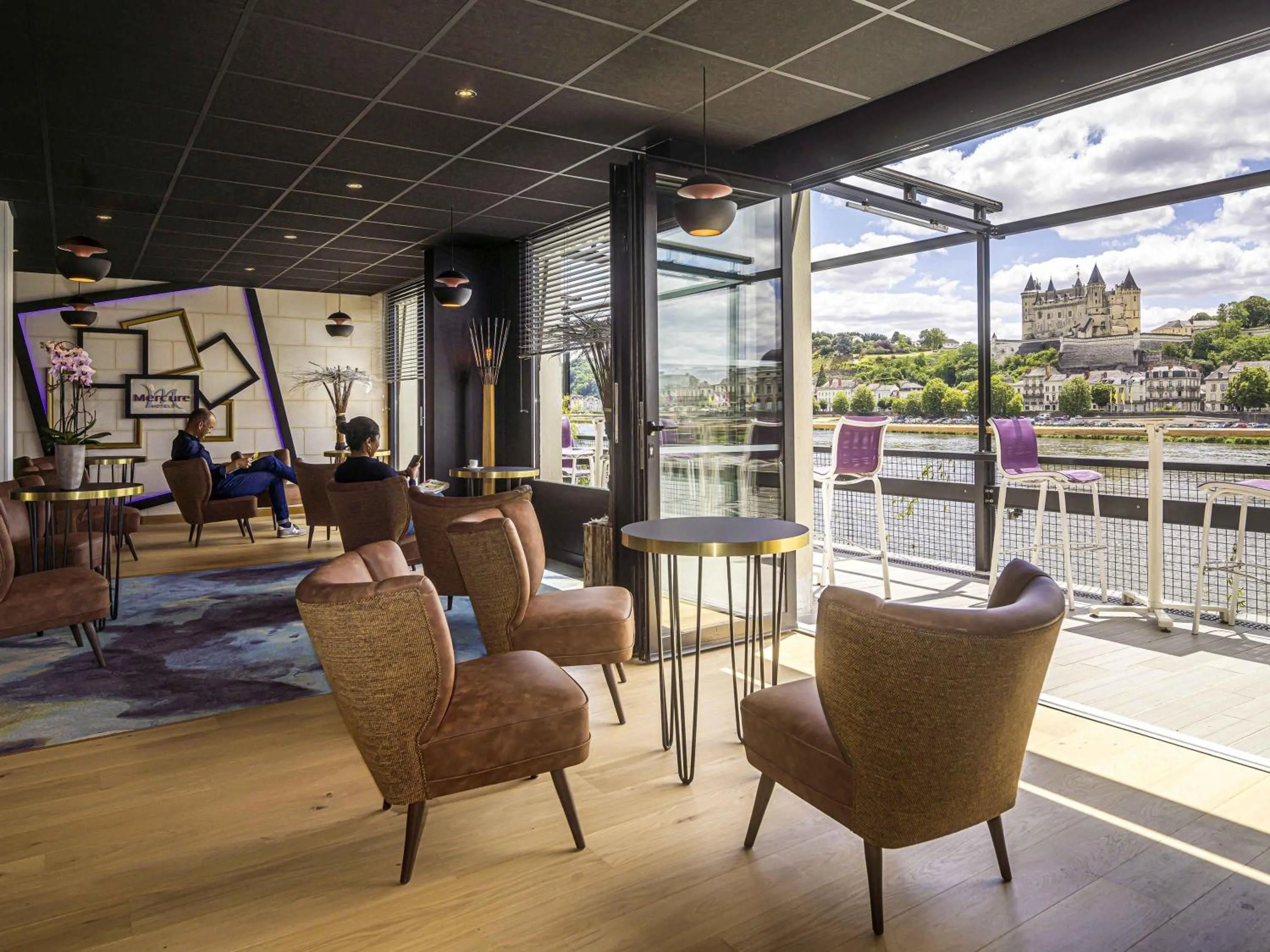 Lounge or bar in Mercure Bords de Loire Saumur