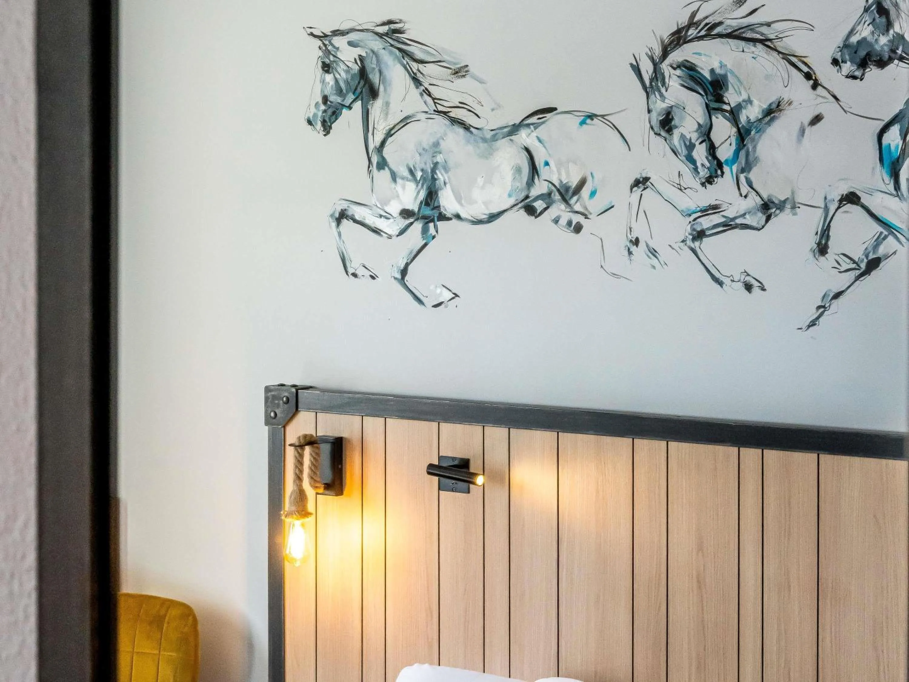 Bedroom, Bed in Mercure Bords de Loire Saumur