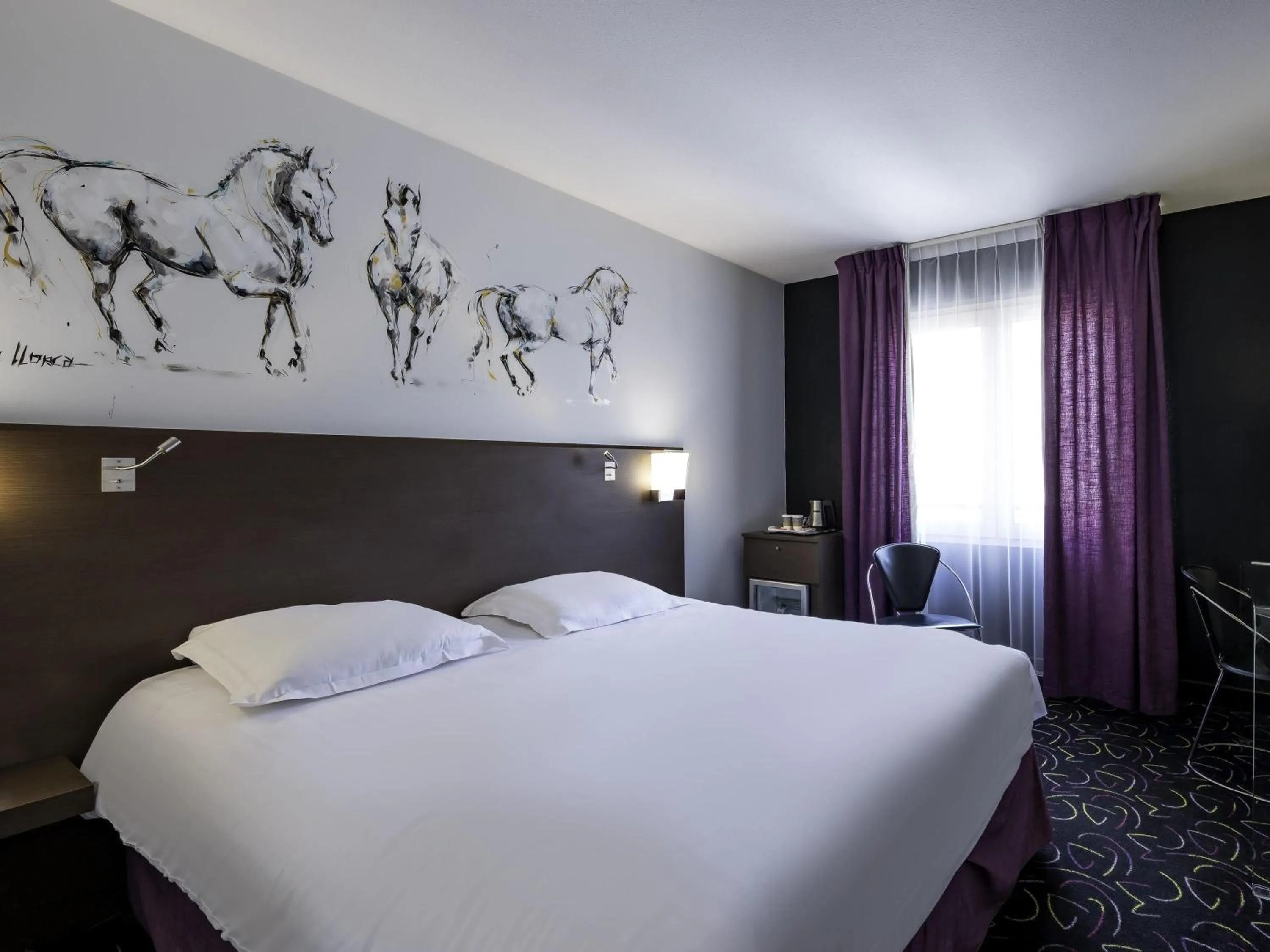 Bedroom, Bed in Mercure Bords de Loire Saumur