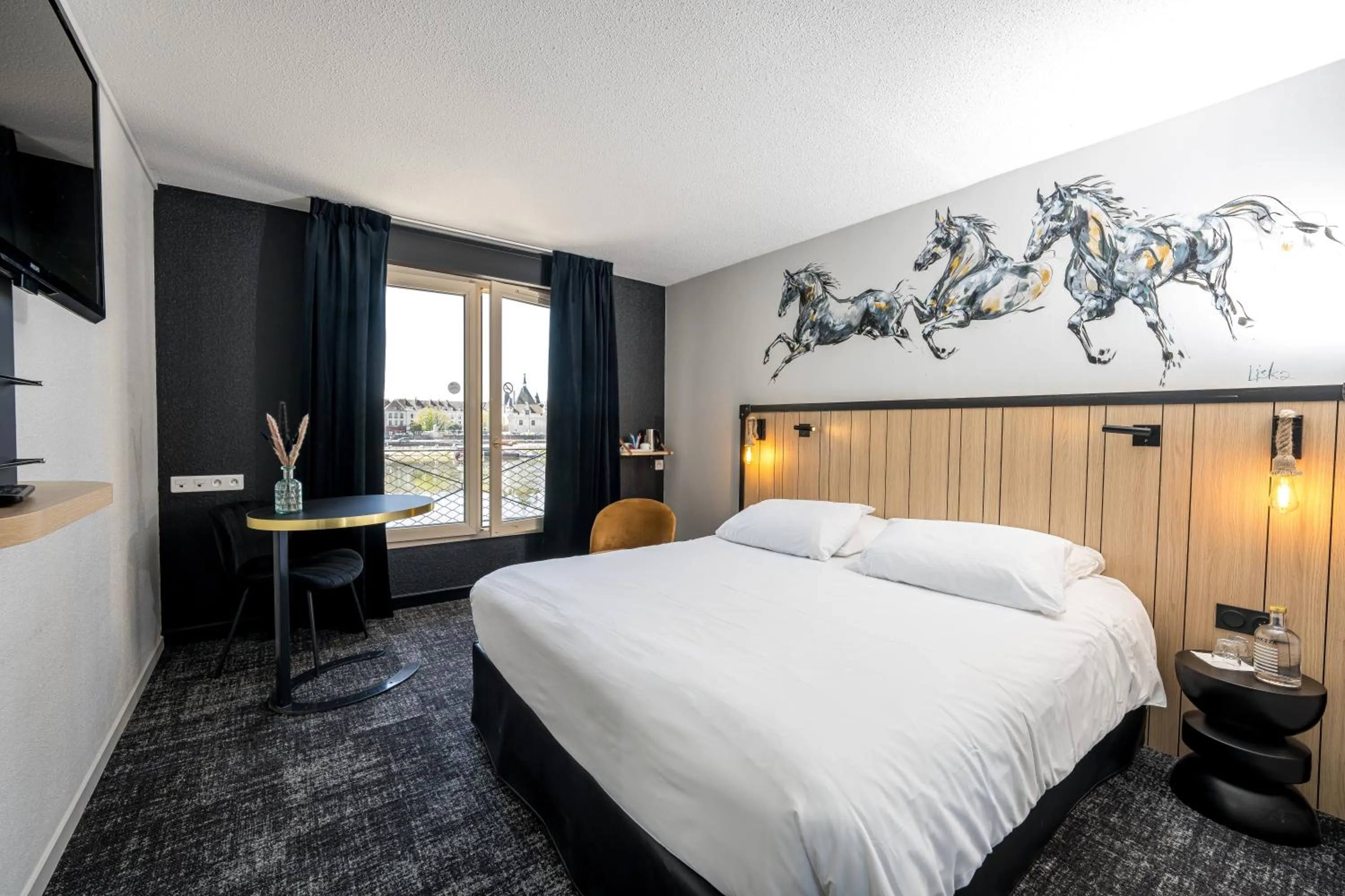 Photo of the whole room, Bed in Mercure Bords de Loire Saumur