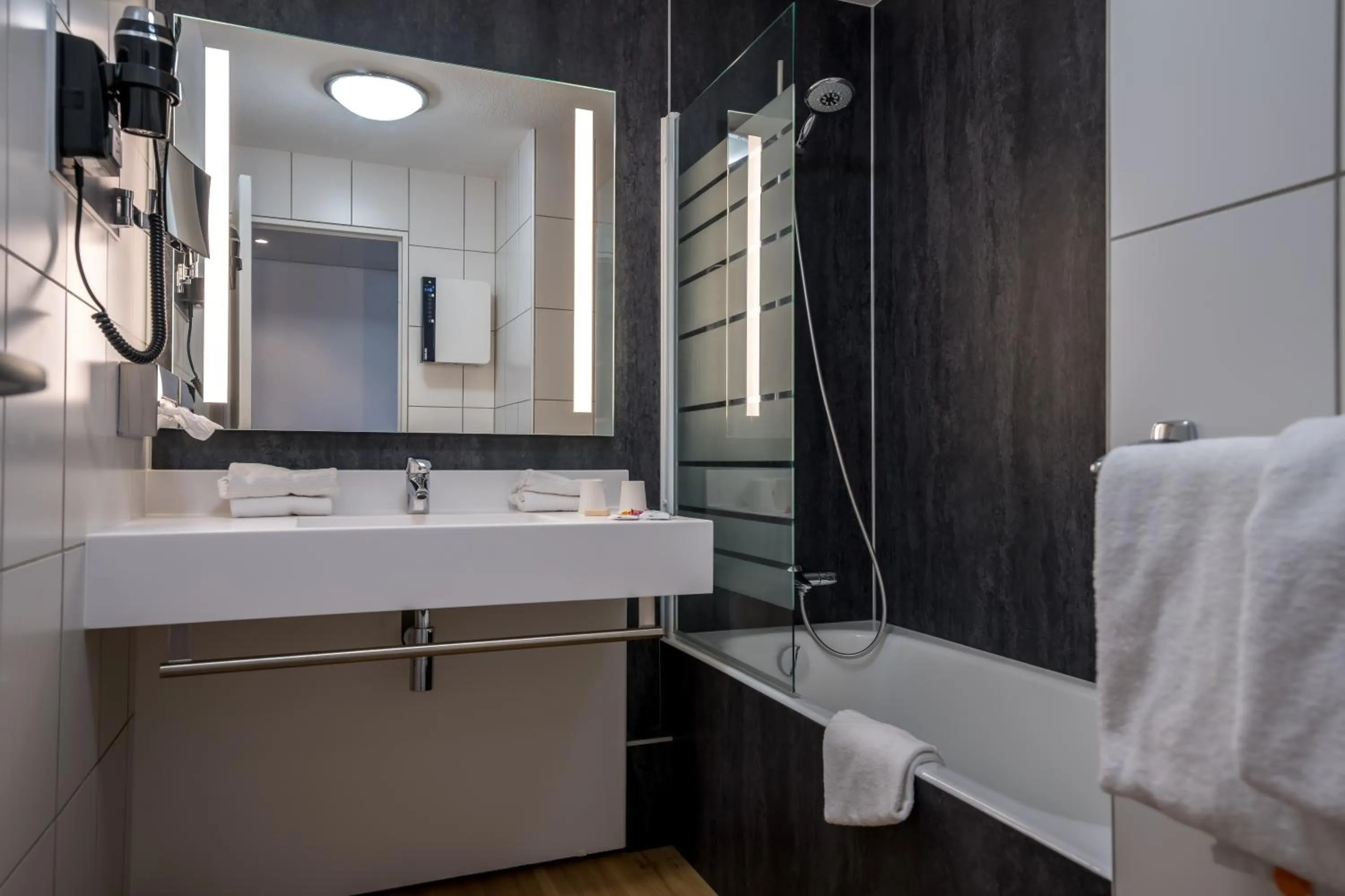 Bath in Mercure Bords de Loire Saumur