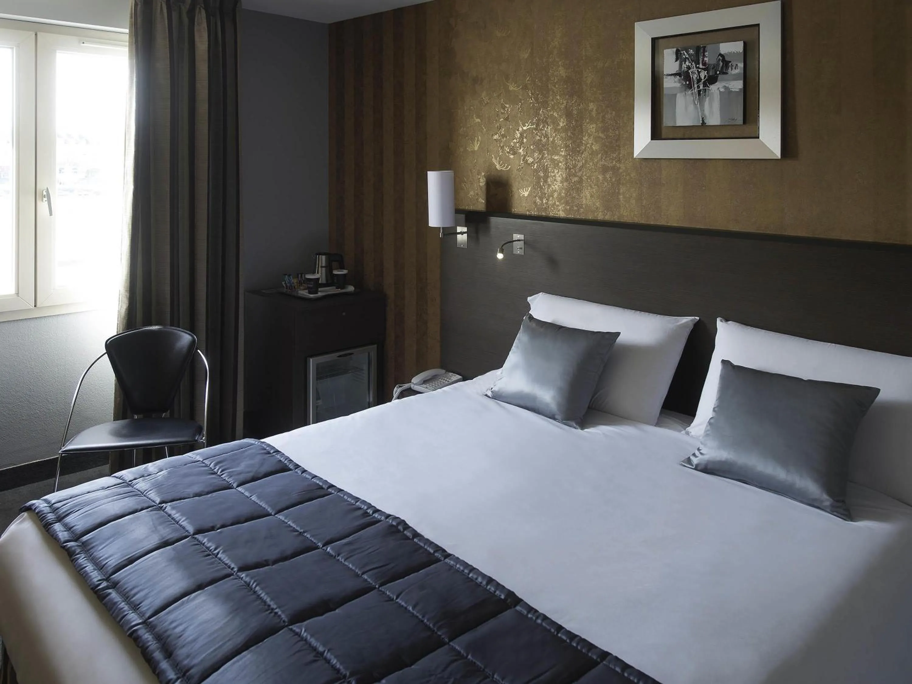 Bedroom, Bed in Mercure Bords de Loire Saumur