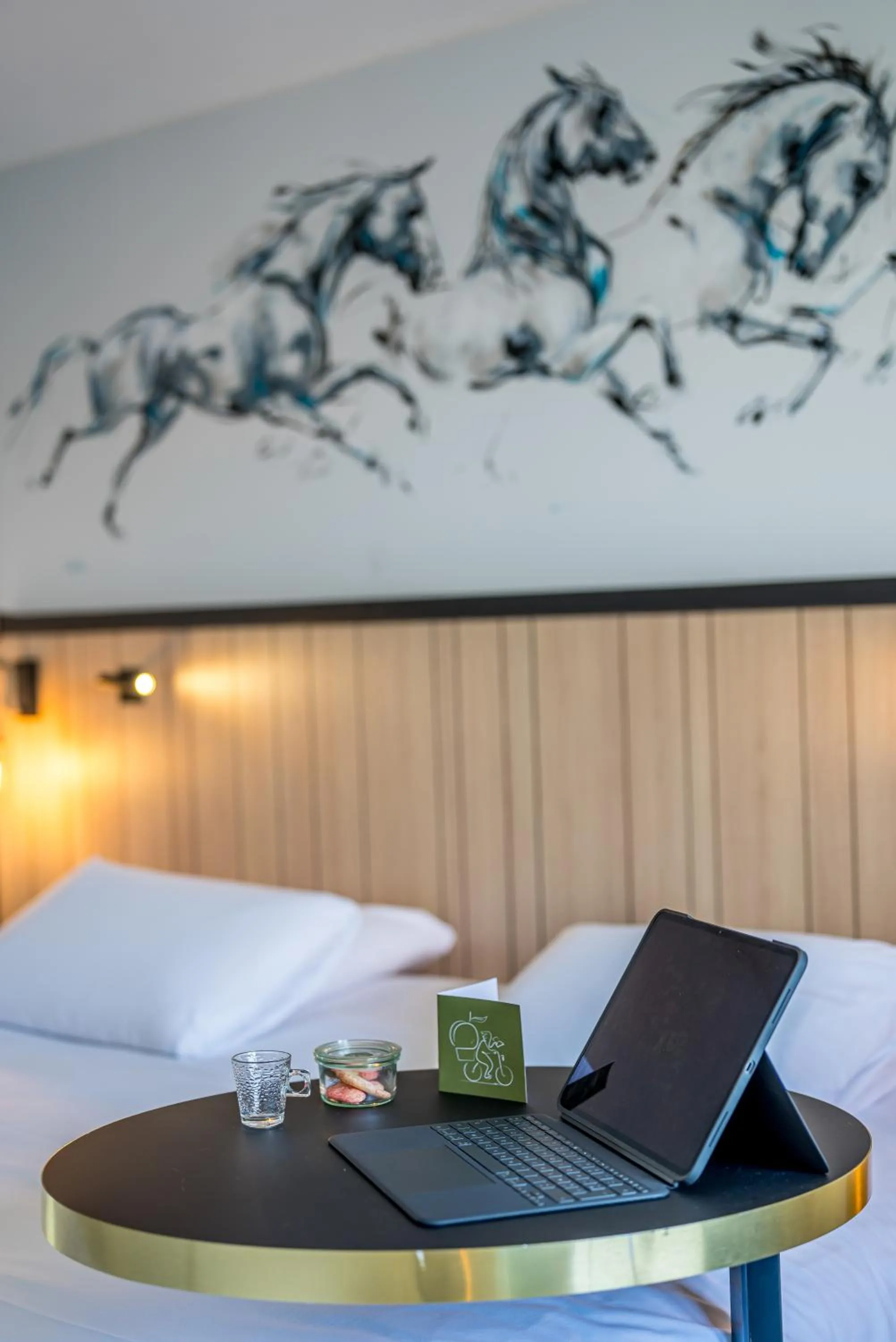 Bedroom, Bed in Mercure Bords de Loire Saumur