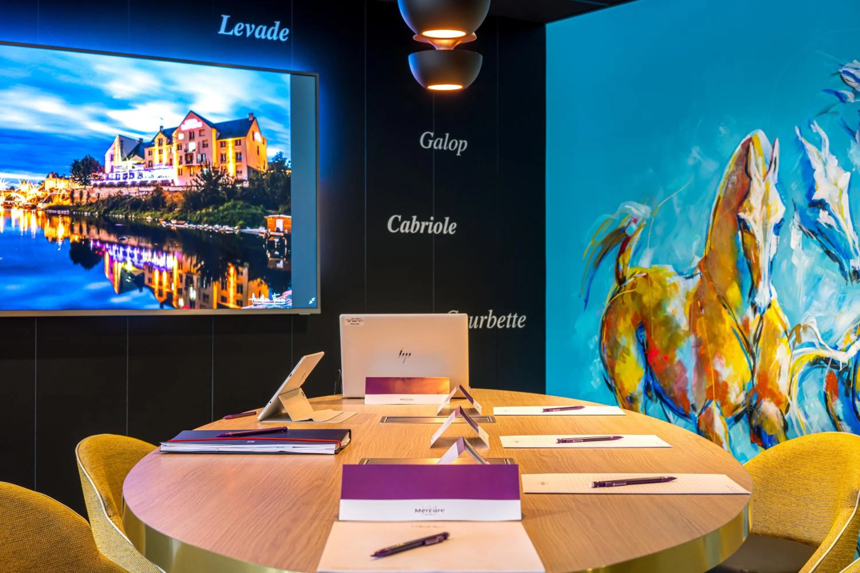 Communal lounge/ TV room in Mercure Bords de Loire Saumur