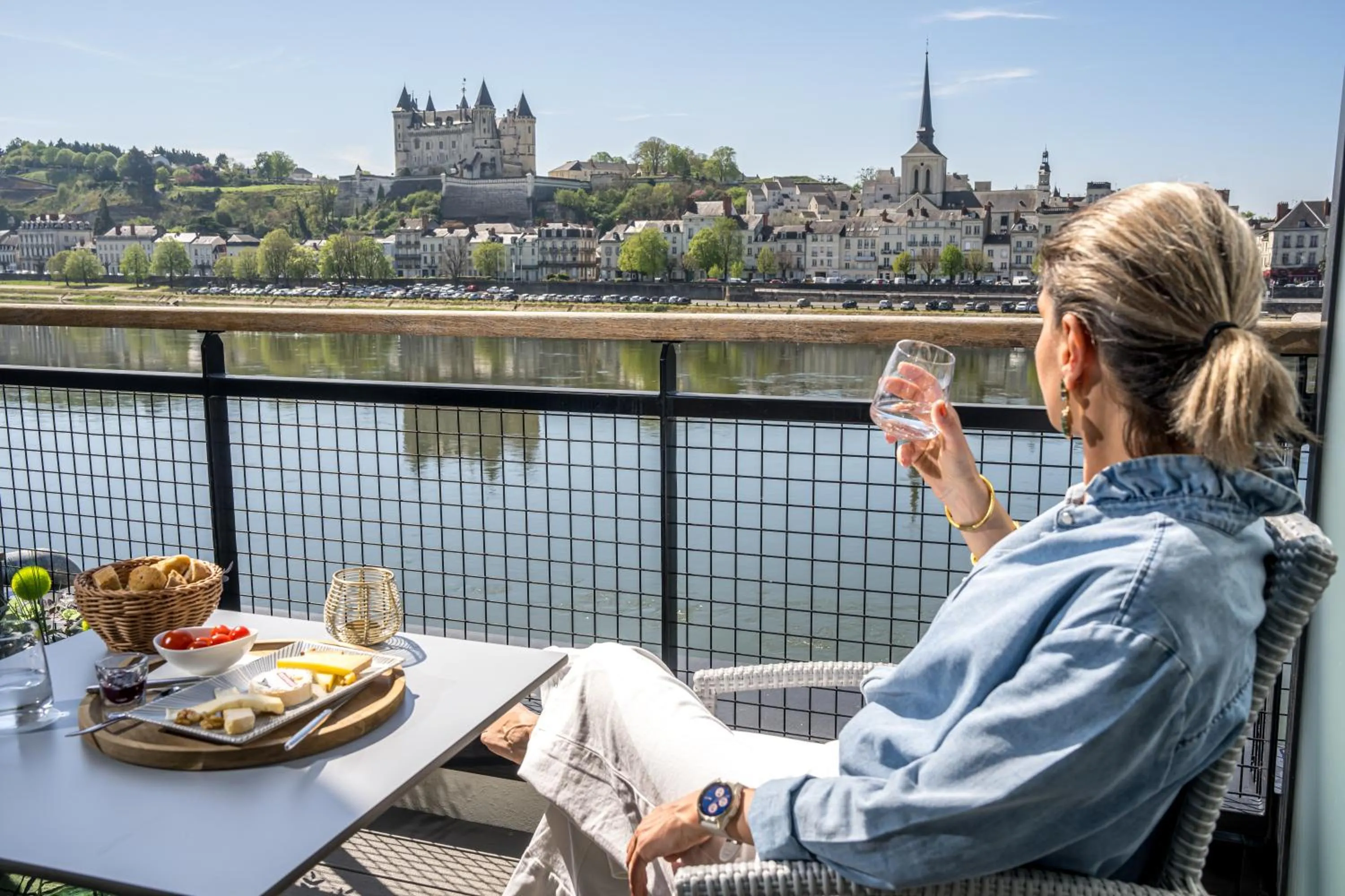 Lounge or bar in Mercure Bords de Loire Saumur