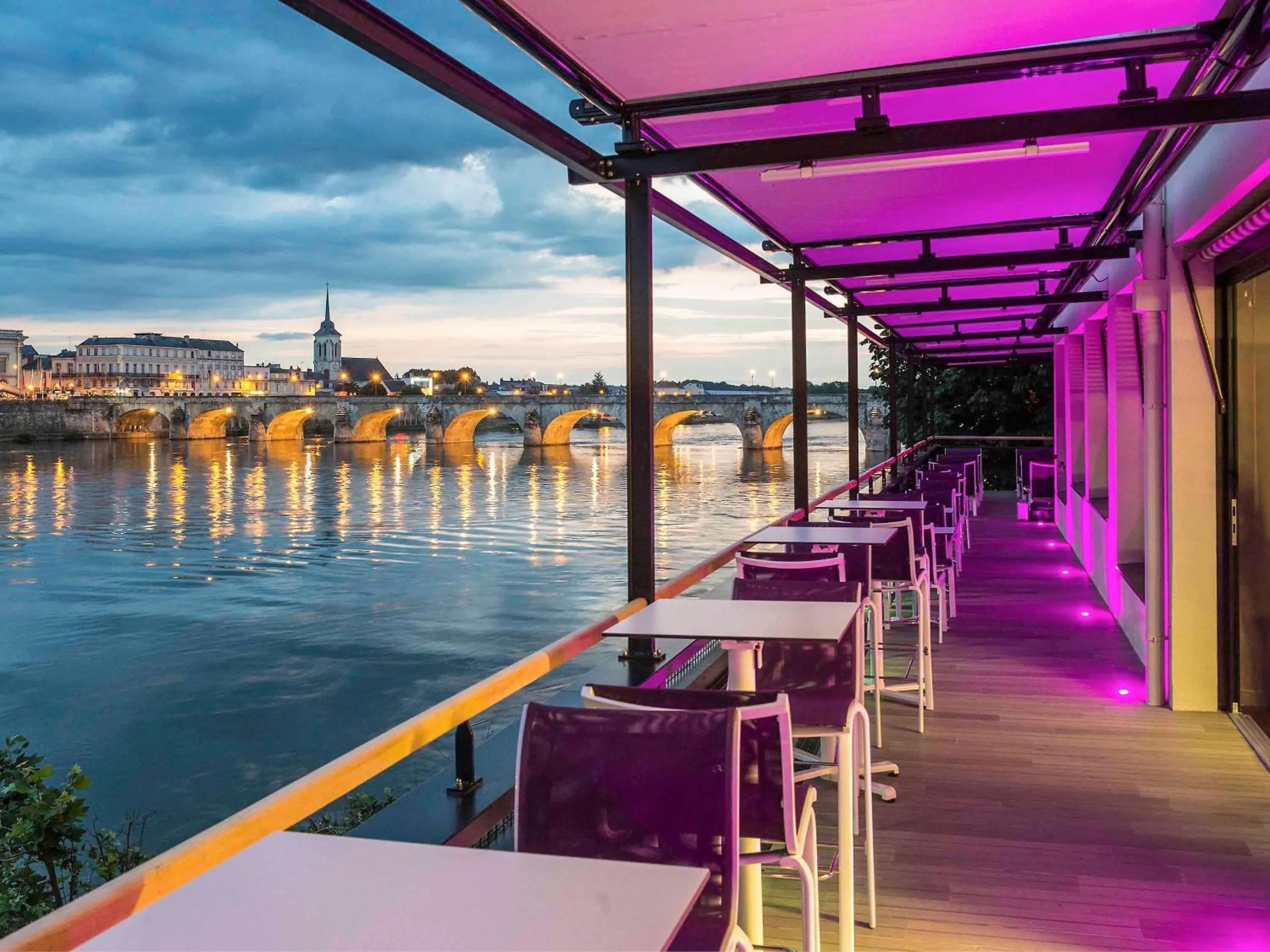 Lounge or bar in Mercure Bords de Loire Saumur