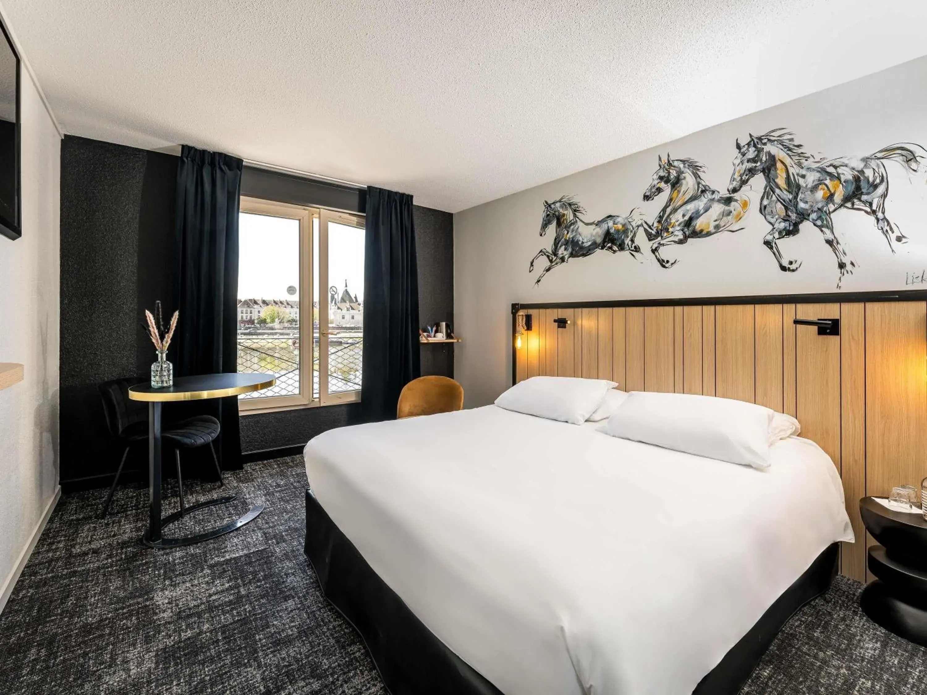 Bedroom, Bed in Mercure Bords de Loire Saumur Bedroom, Bed in Mercure Bords de Loire Saumur