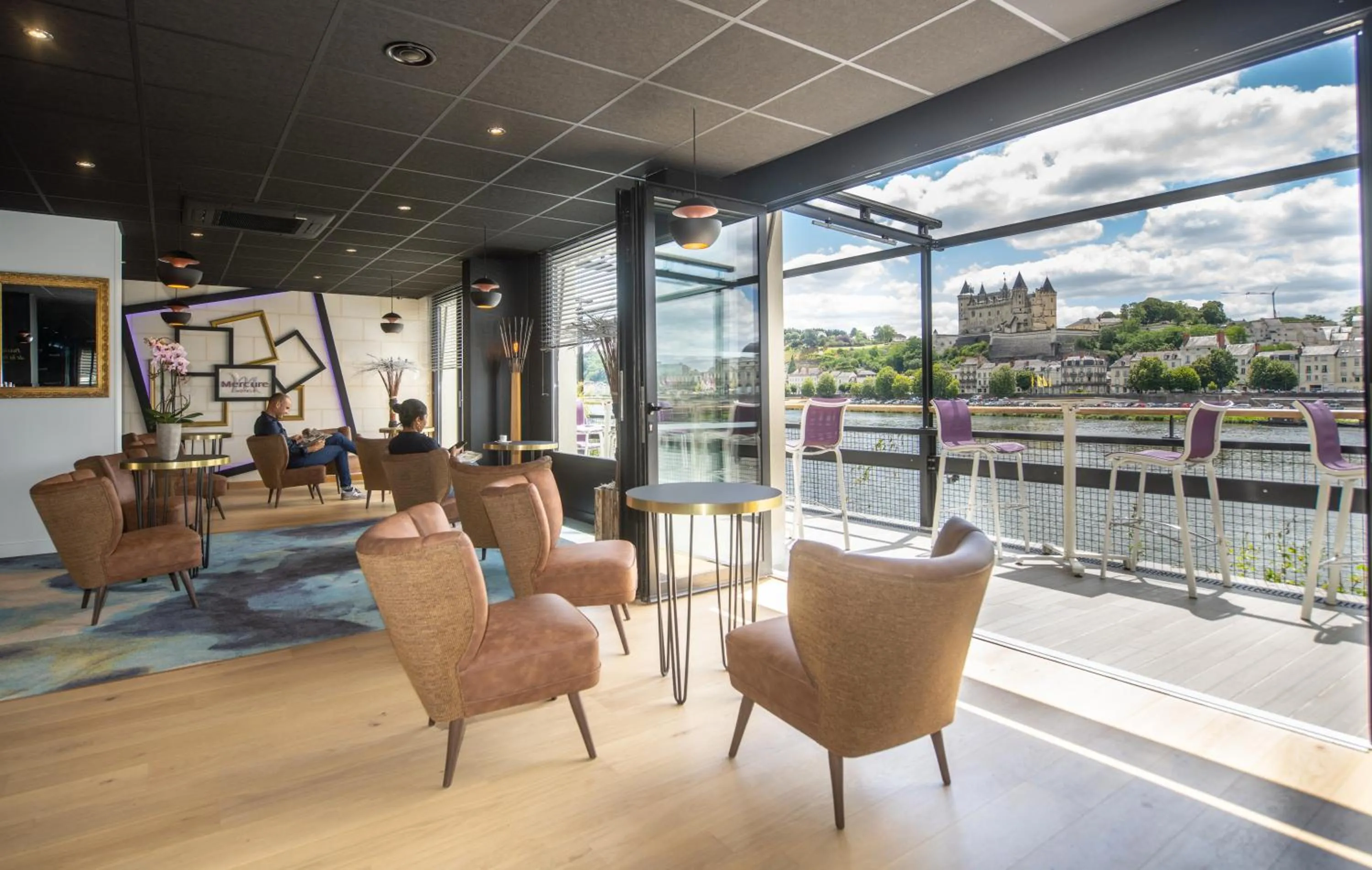 Lounge or bar in Mercure Bords de Loire Saumur