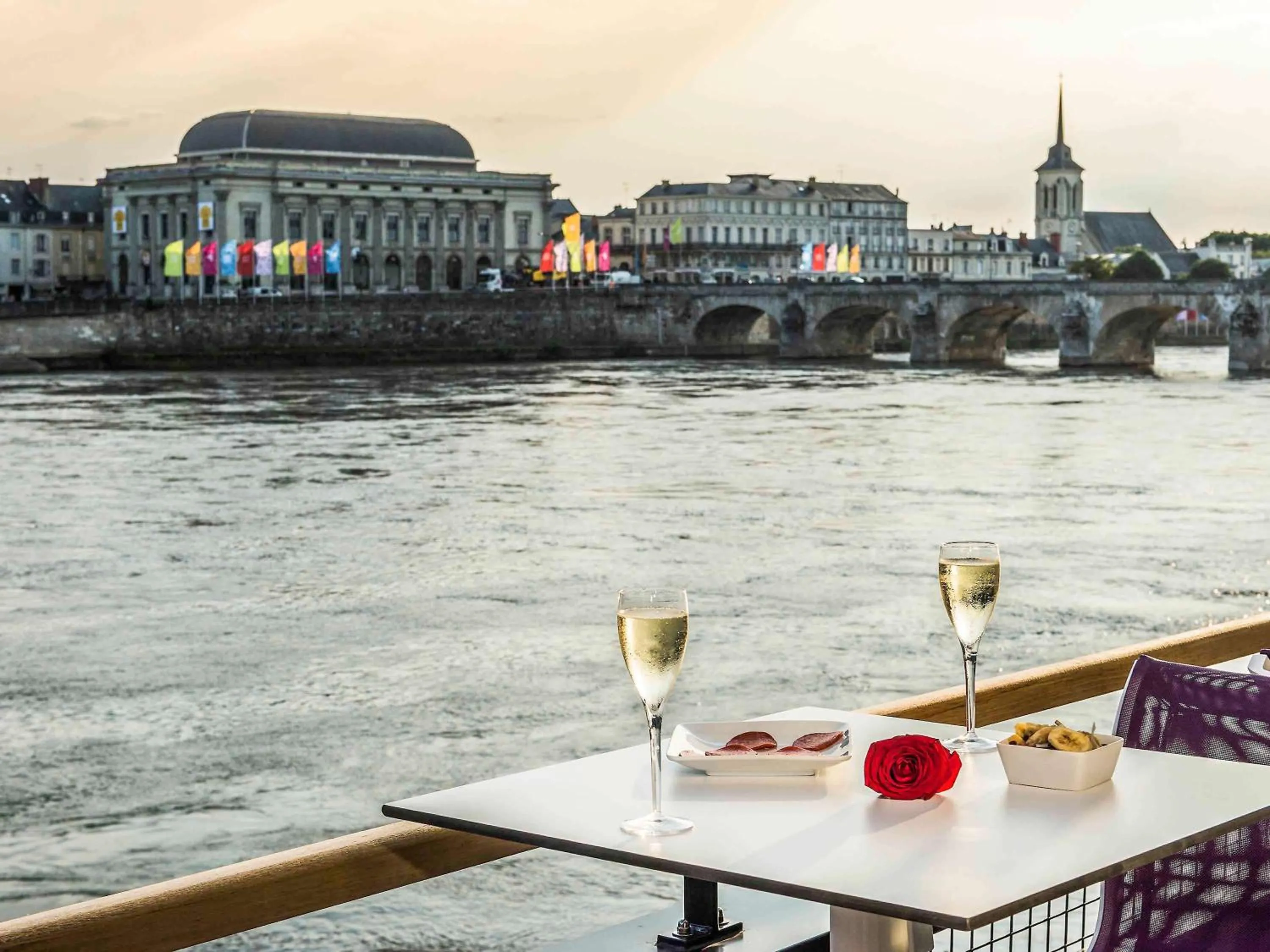 Lounge or bar in Mercure Bords de Loire Saumur