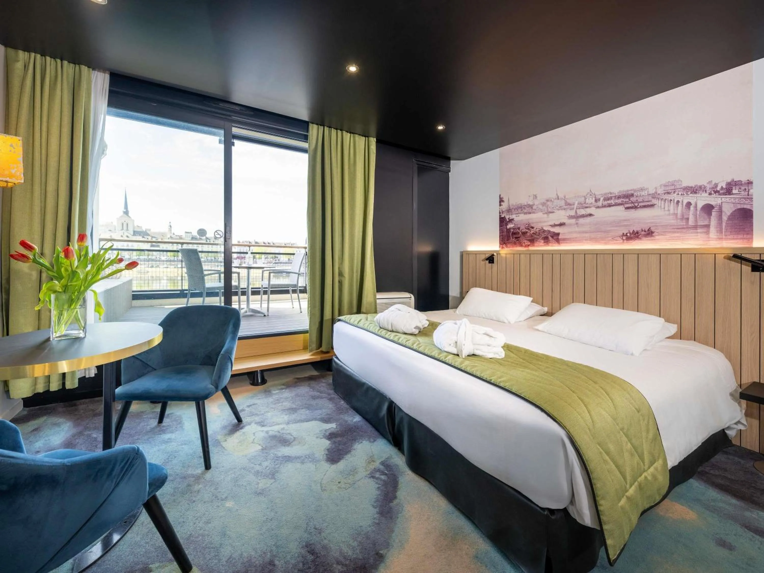 Bedroom, Bed in Mercure Bords de Loire Saumur