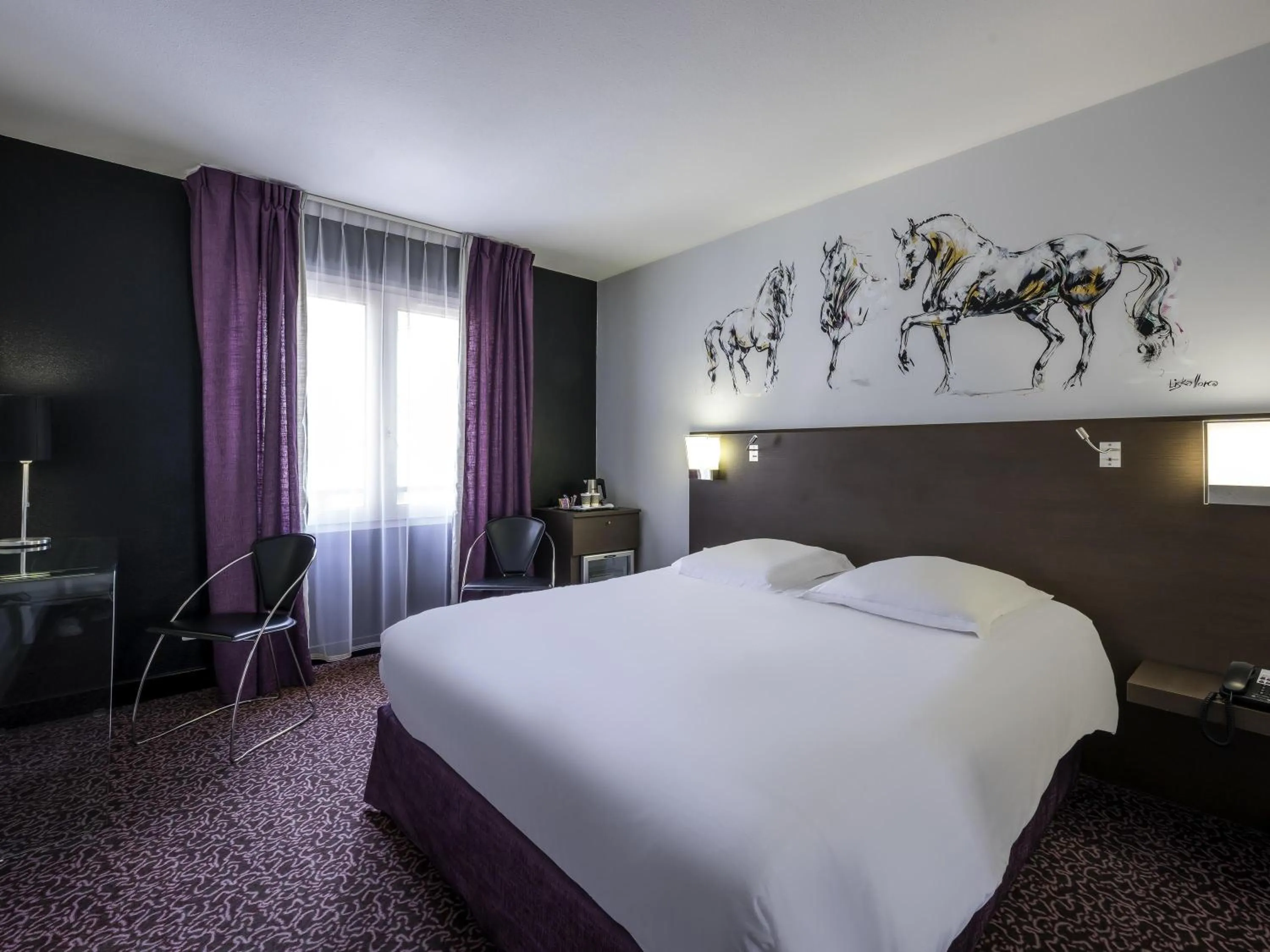 Bedroom, Bed in Mercure Bords de Loire Saumur