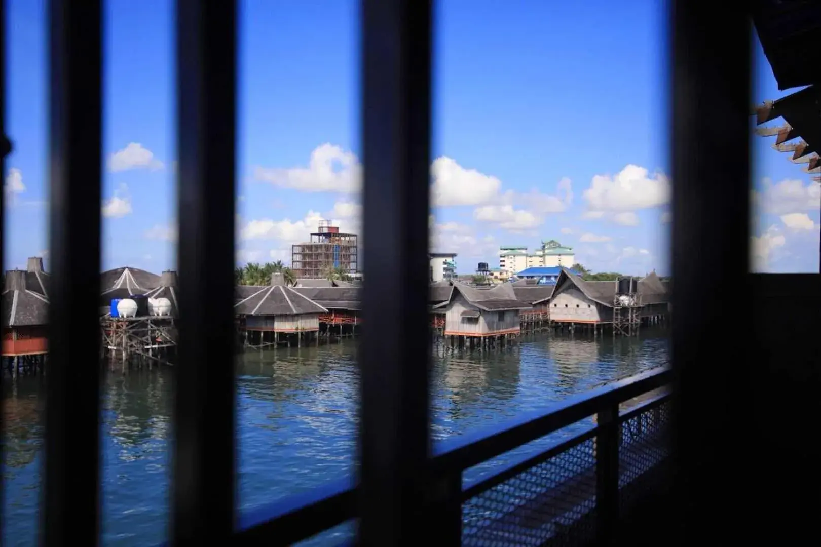 Neighbourhood, Lake View in Cube Bed Station Hostel