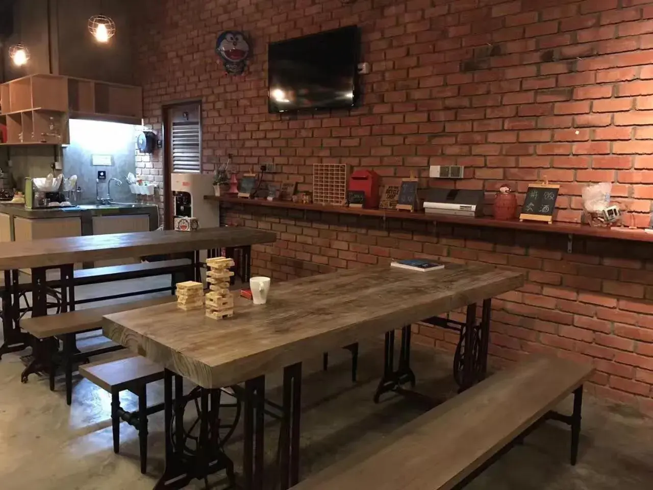 Dining area, Restaurant/Places to Eat in Cube Bed Station Hostel