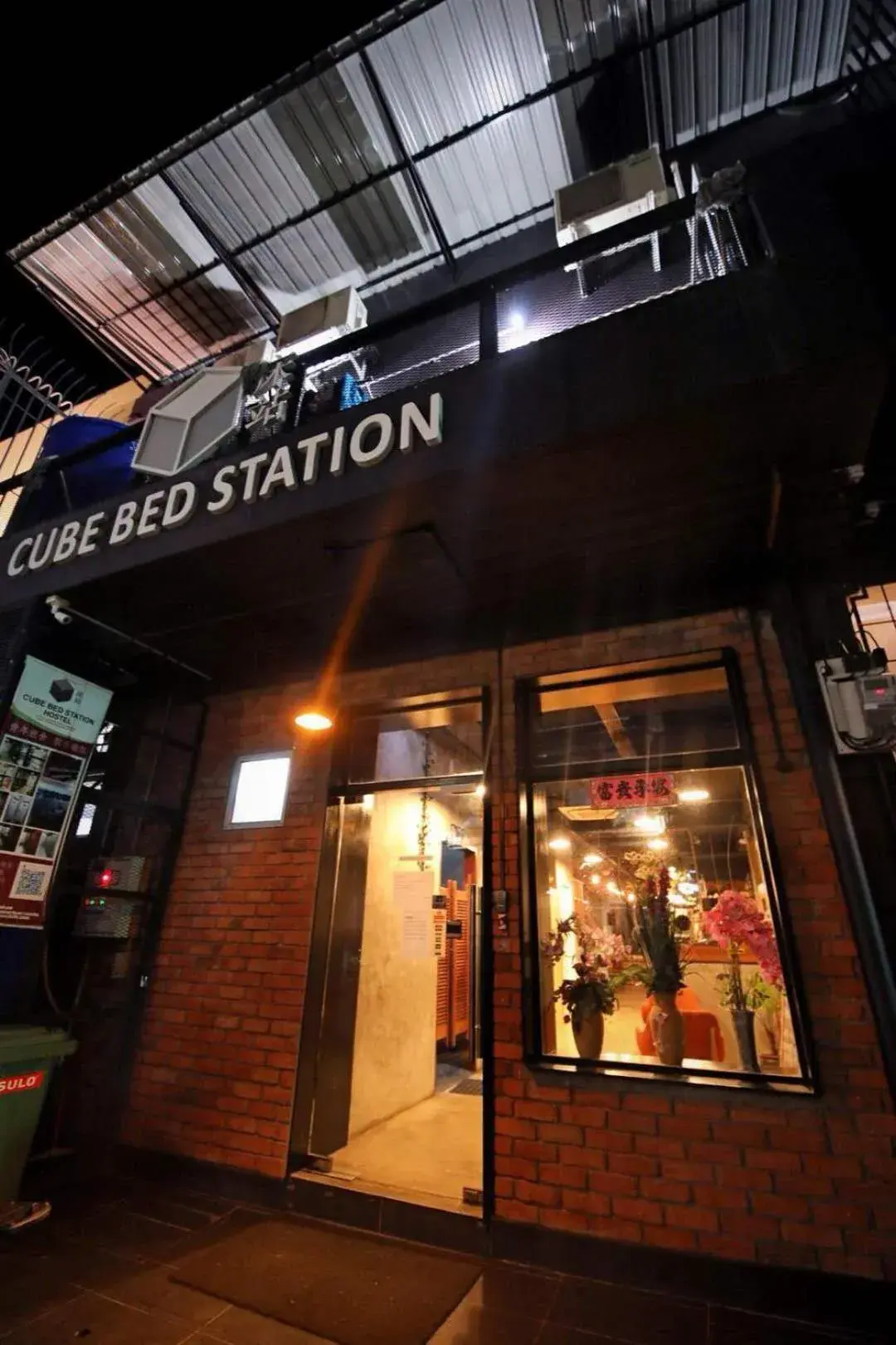 Facade/entrance in Cube Bed Station Hostel
