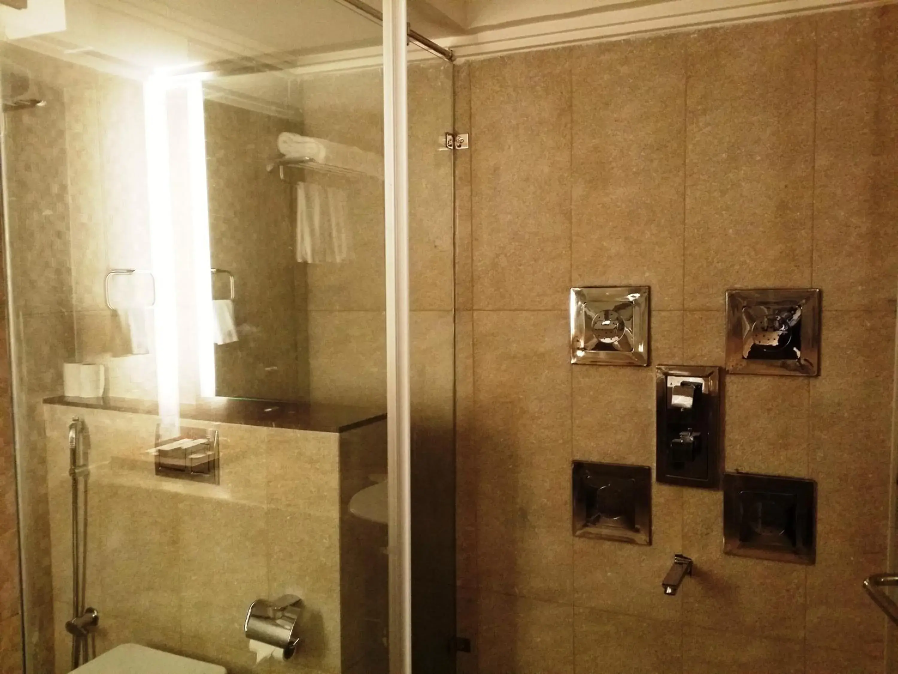 Bathroom in Hotel Oxina Lygon Bathroom in Hotel Oxina Lygon