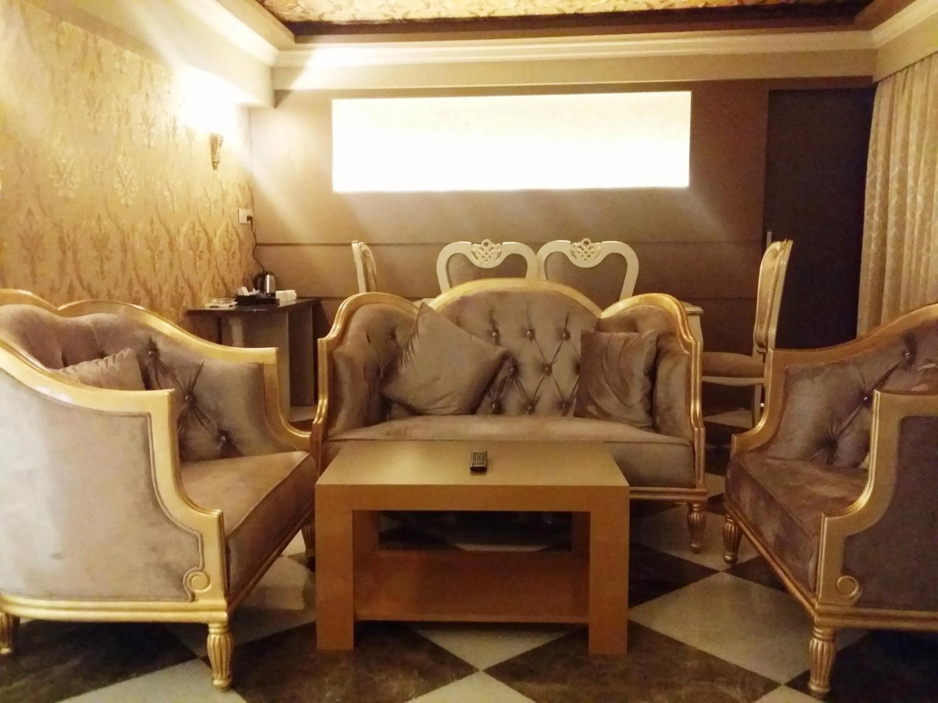 Seating area in Hotel Oxina Lygon