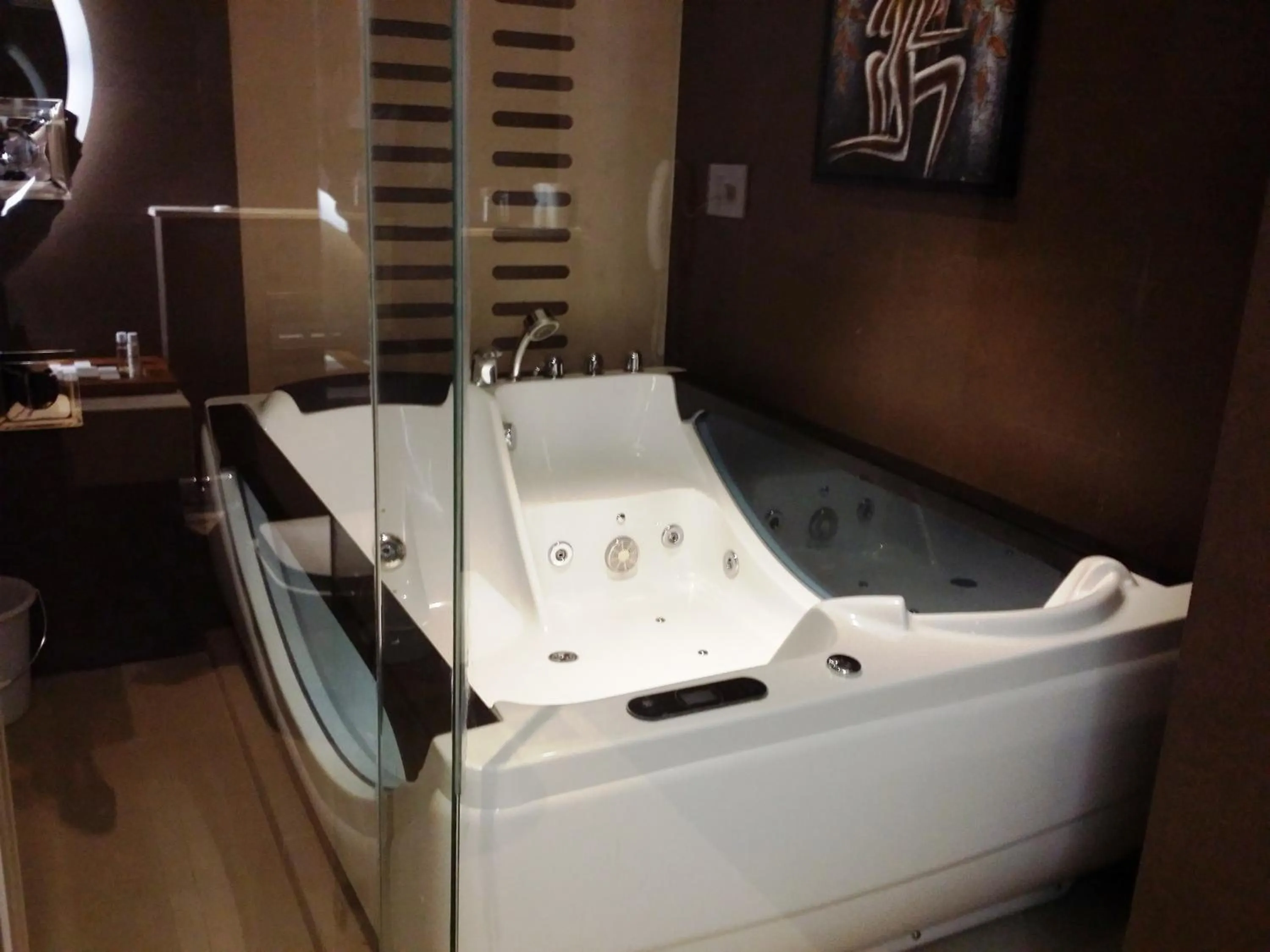 Bath in Hotel Oxina Lygon