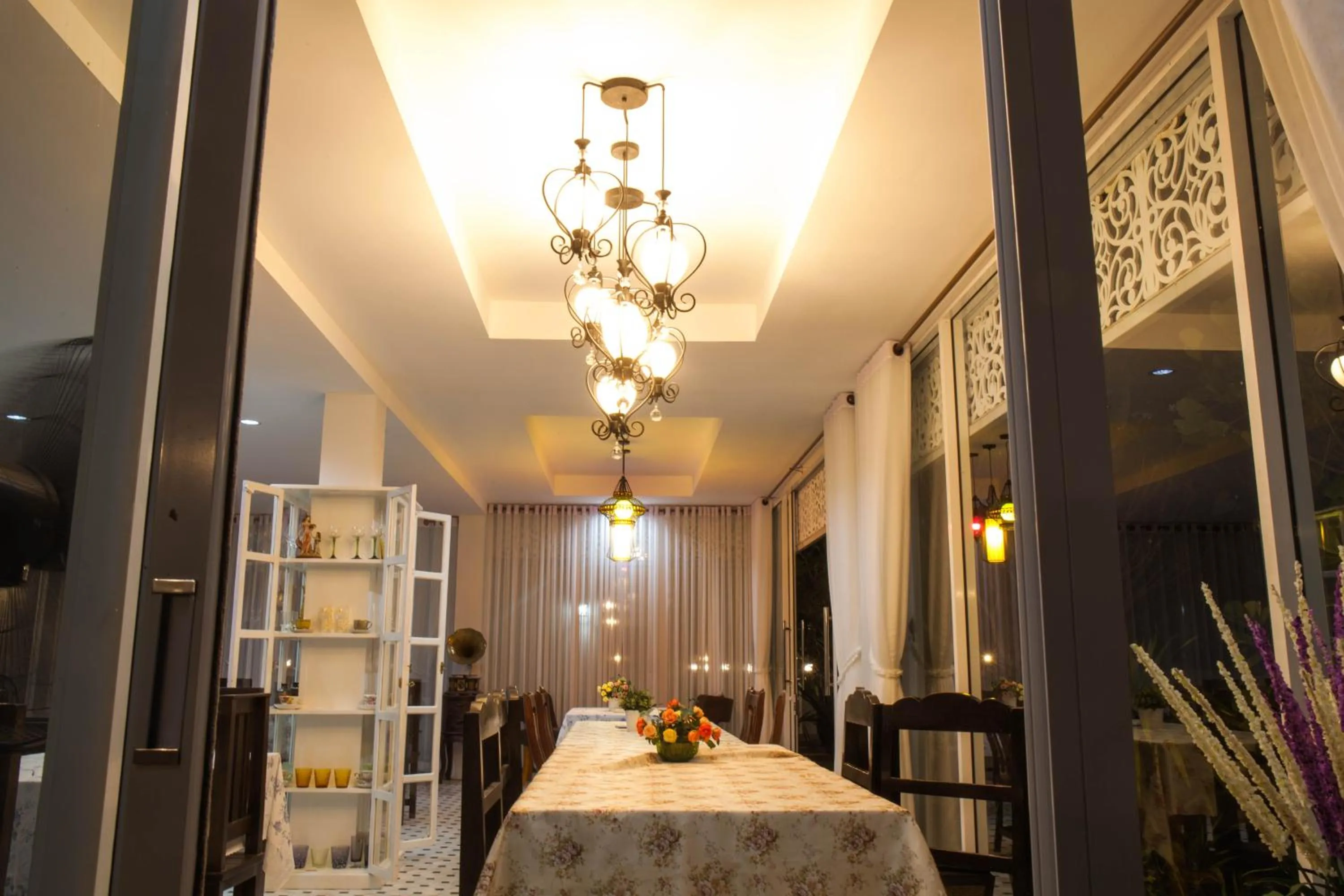 Restaurant/places to eat in Moeimanee Resort