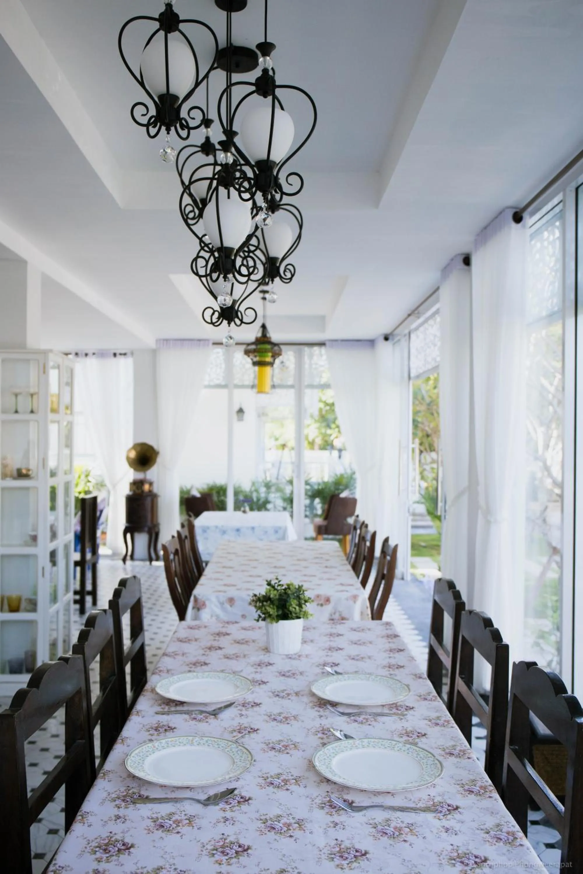 Restaurant/places to eat in Moeimanee Resort